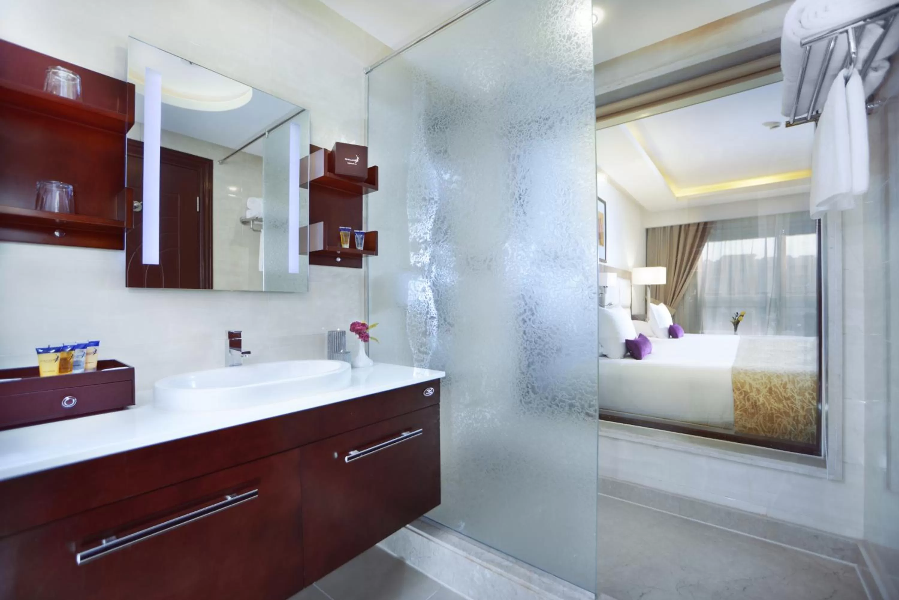 Bathroom, Bed in Pickalbatros White Beach Resort - Hurghada