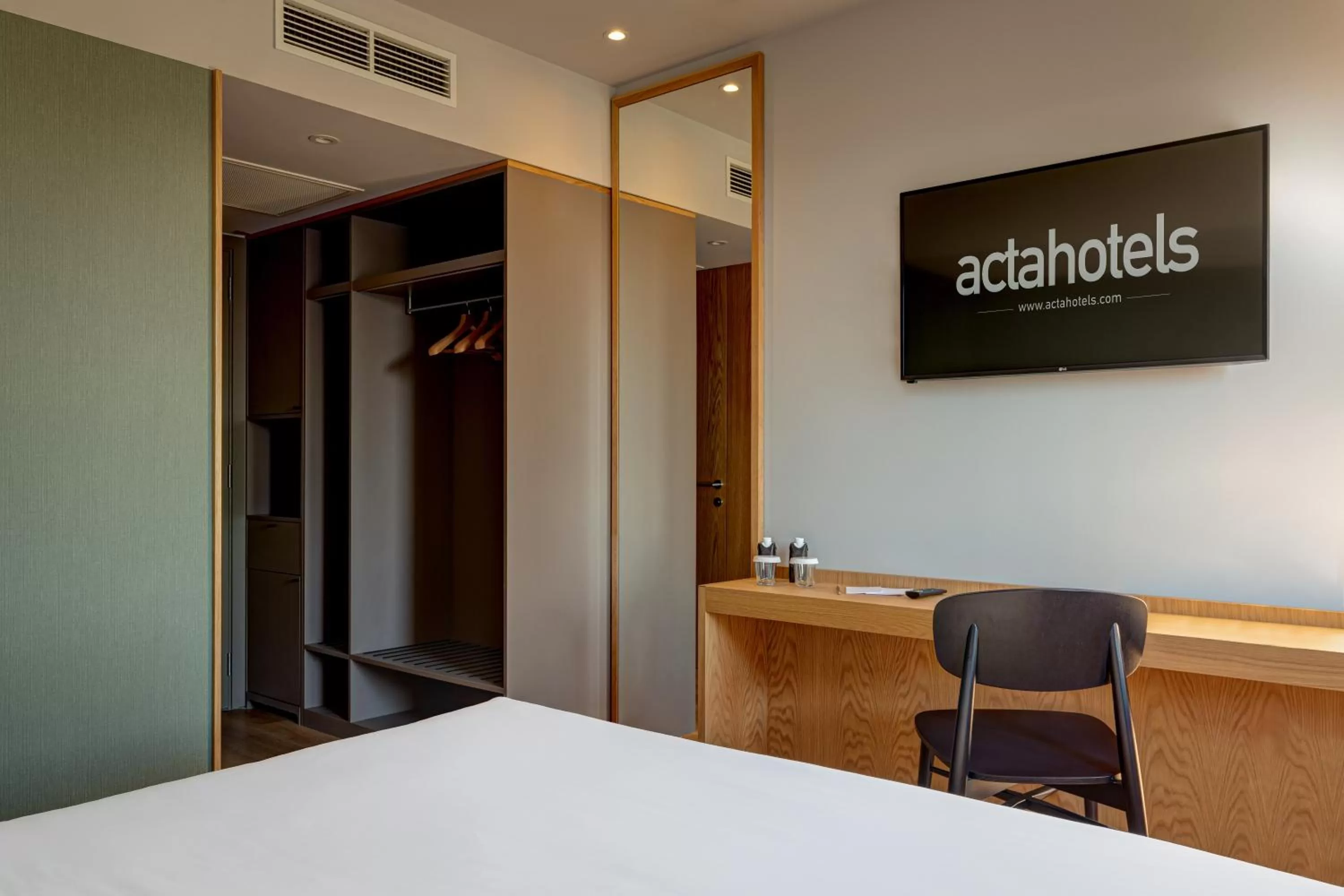 Bed in Acta The Clover