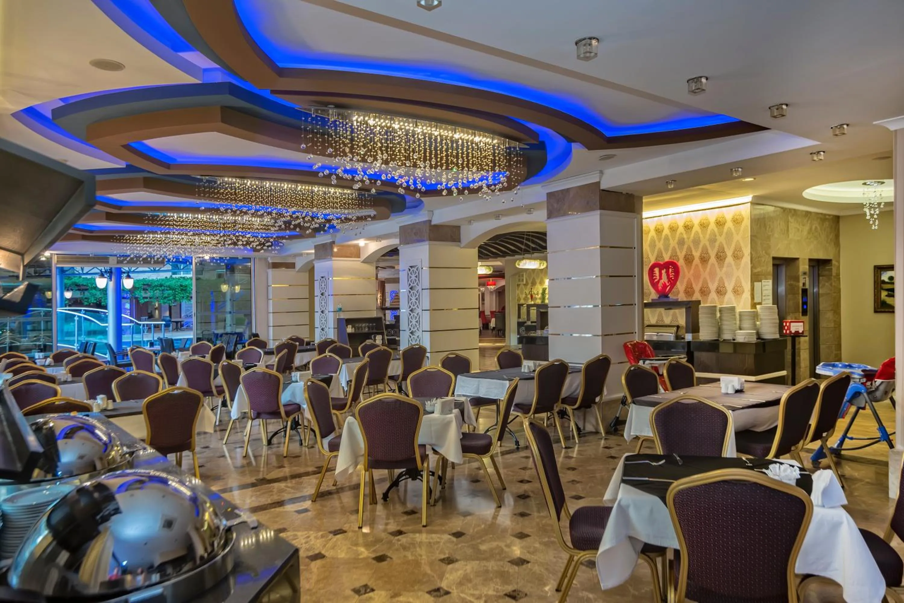 Restaurant/places to eat in Tac Premier Hotel & Spa