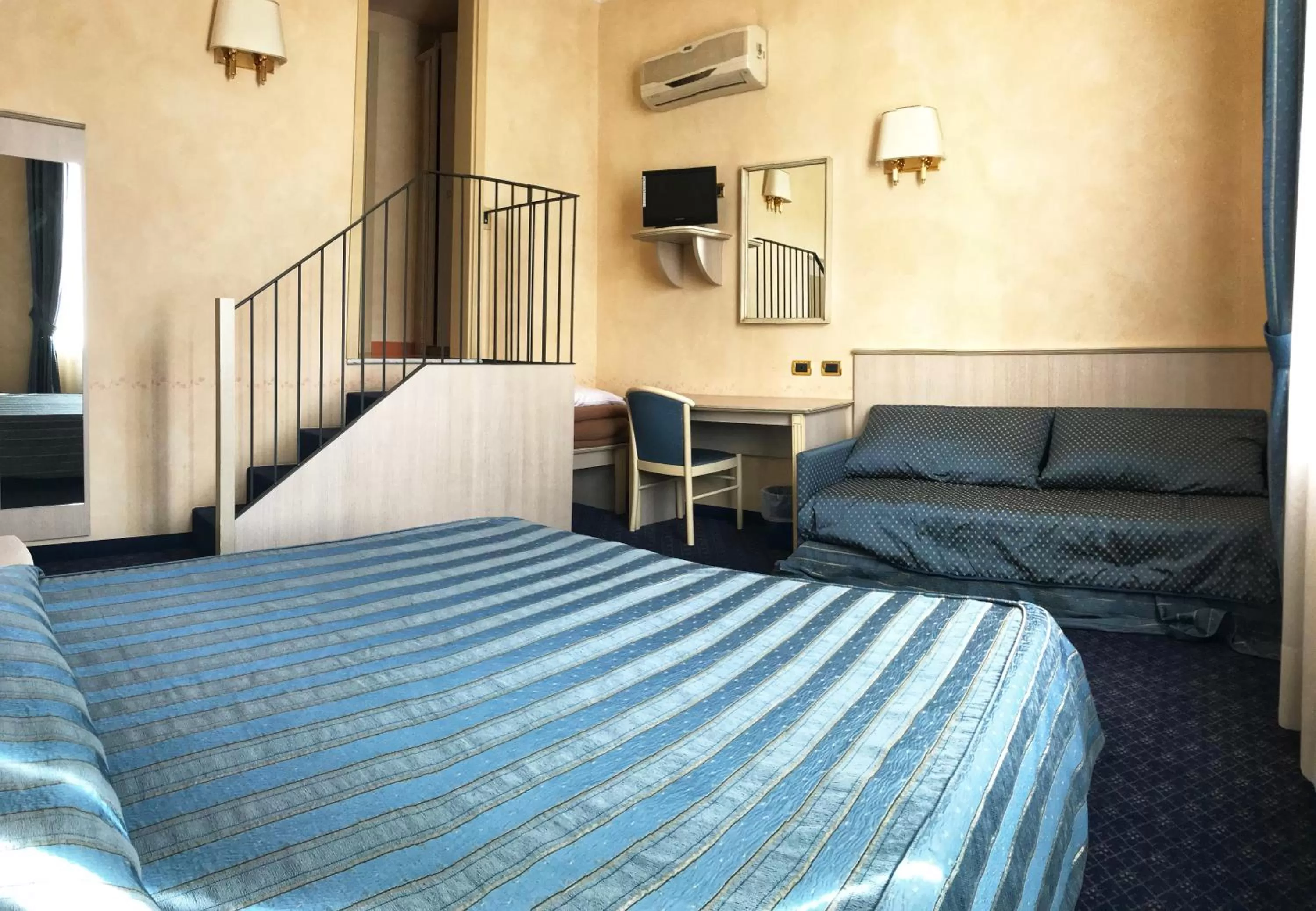 Shower, Bed in B&B Villa Primavera