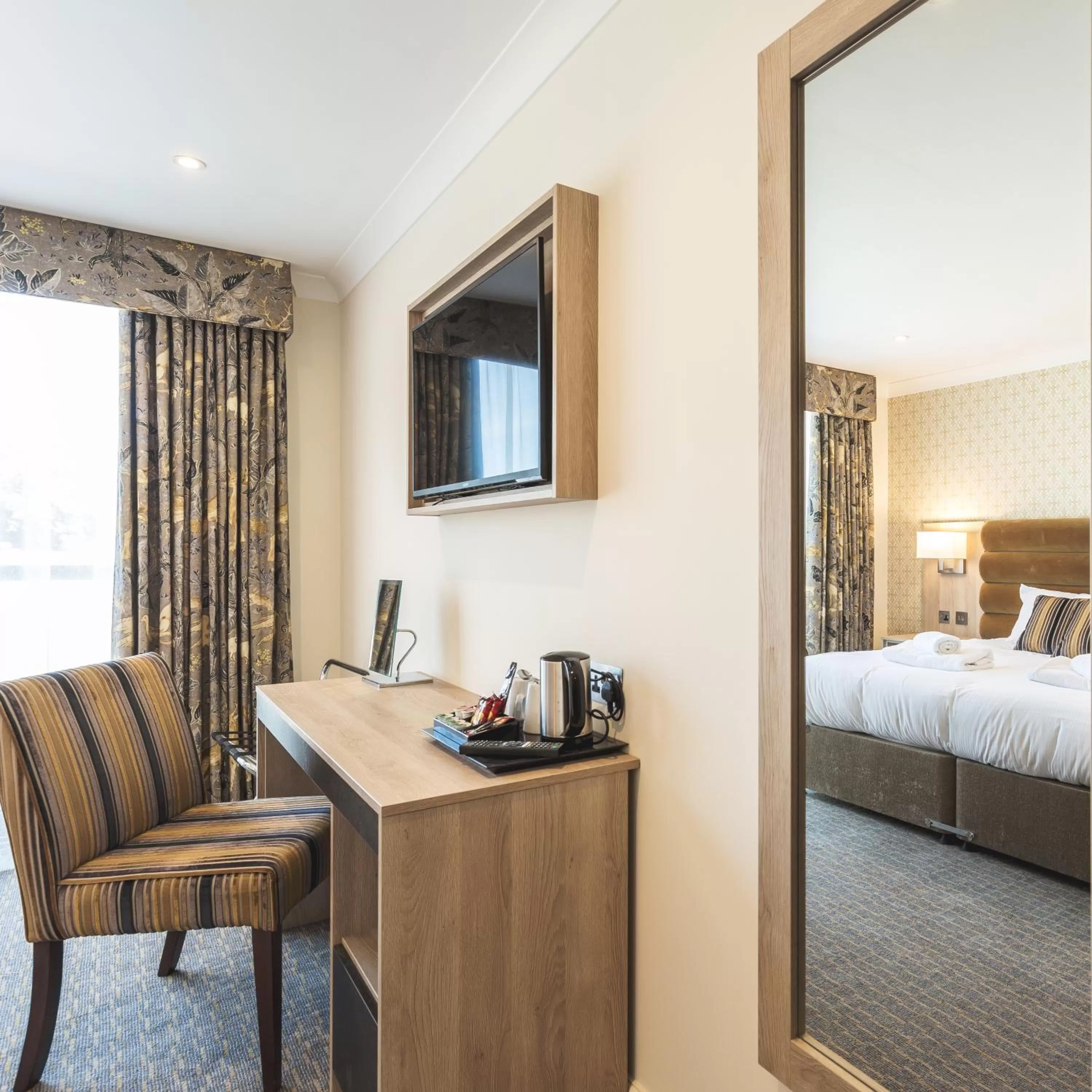 Coffee/tea facilities, Bed in The Nottinghamshire Hotel & Golf Club