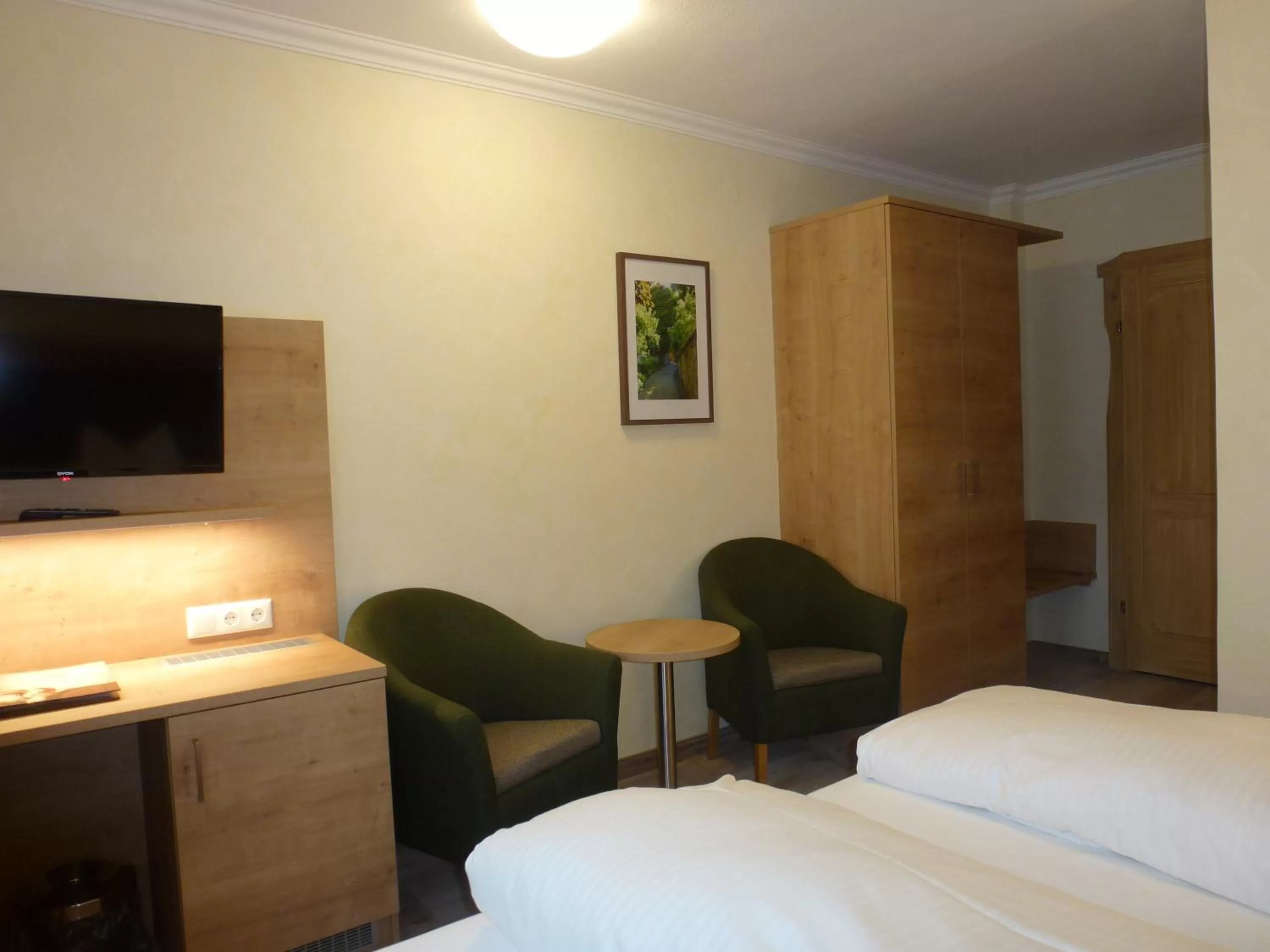 Photo of the whole room, Bed in Gasthof Hotel Reif