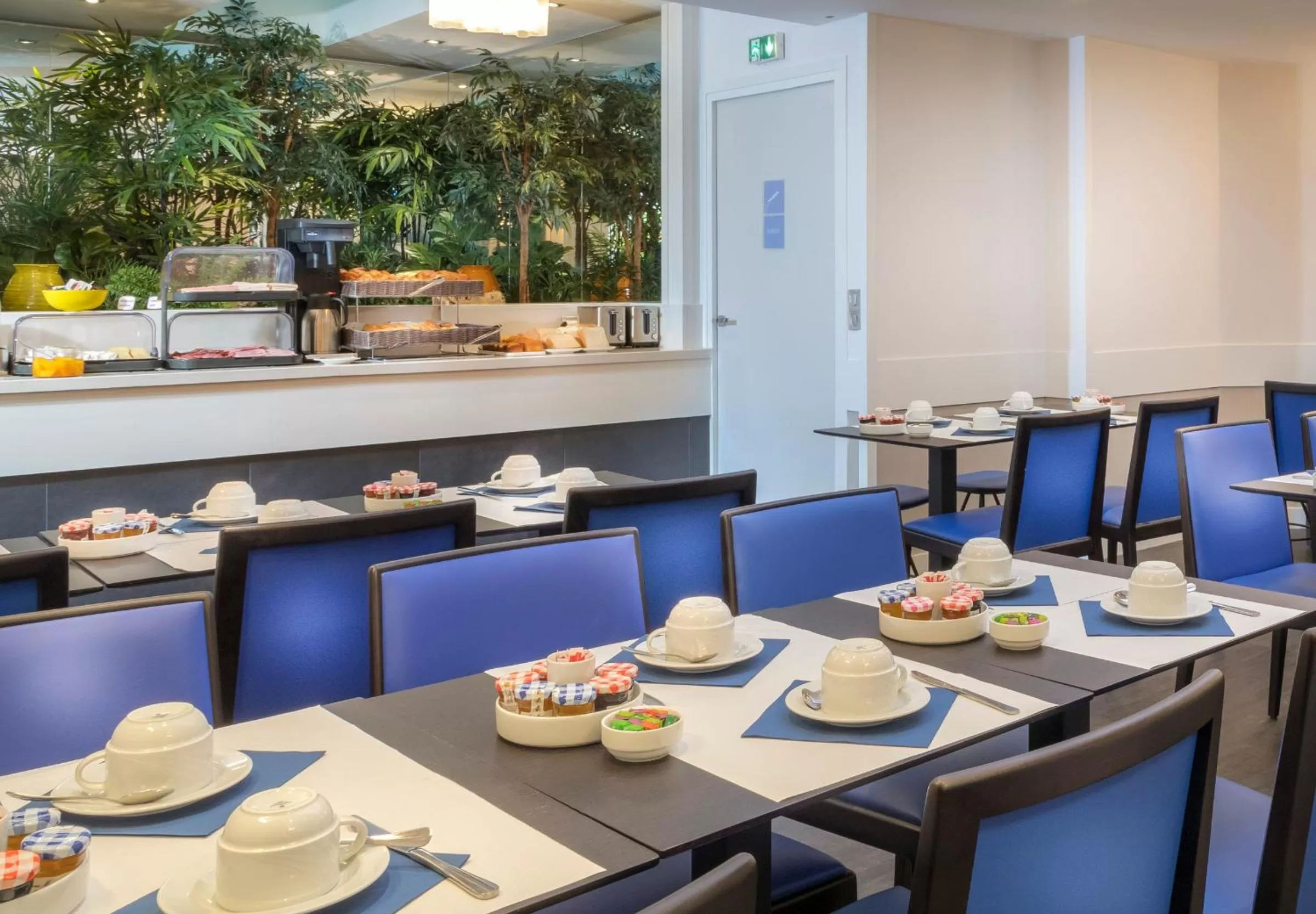 Restaurant/places to eat in Elysées Ceramic