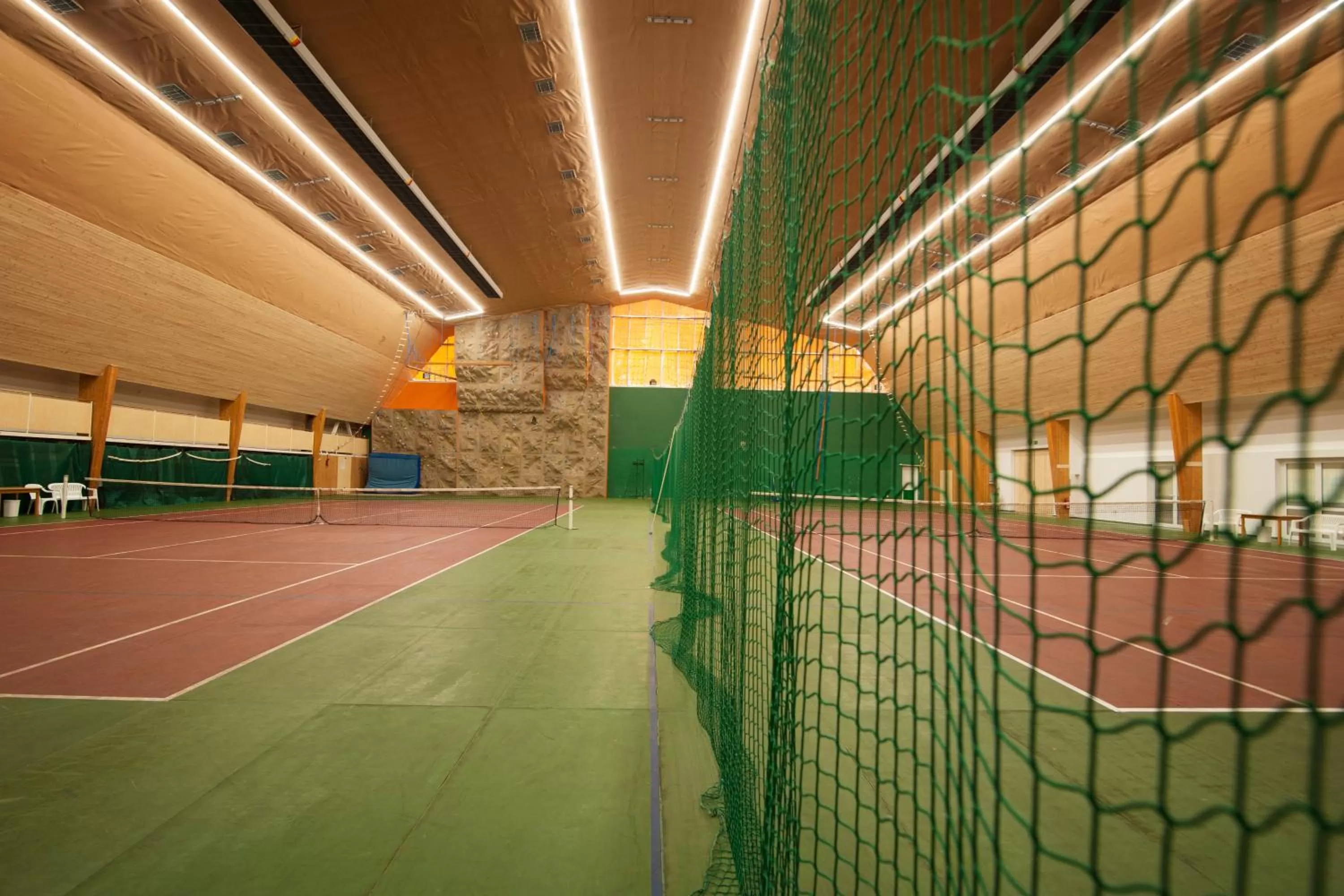 Tennis court in Sport-V-Hotel