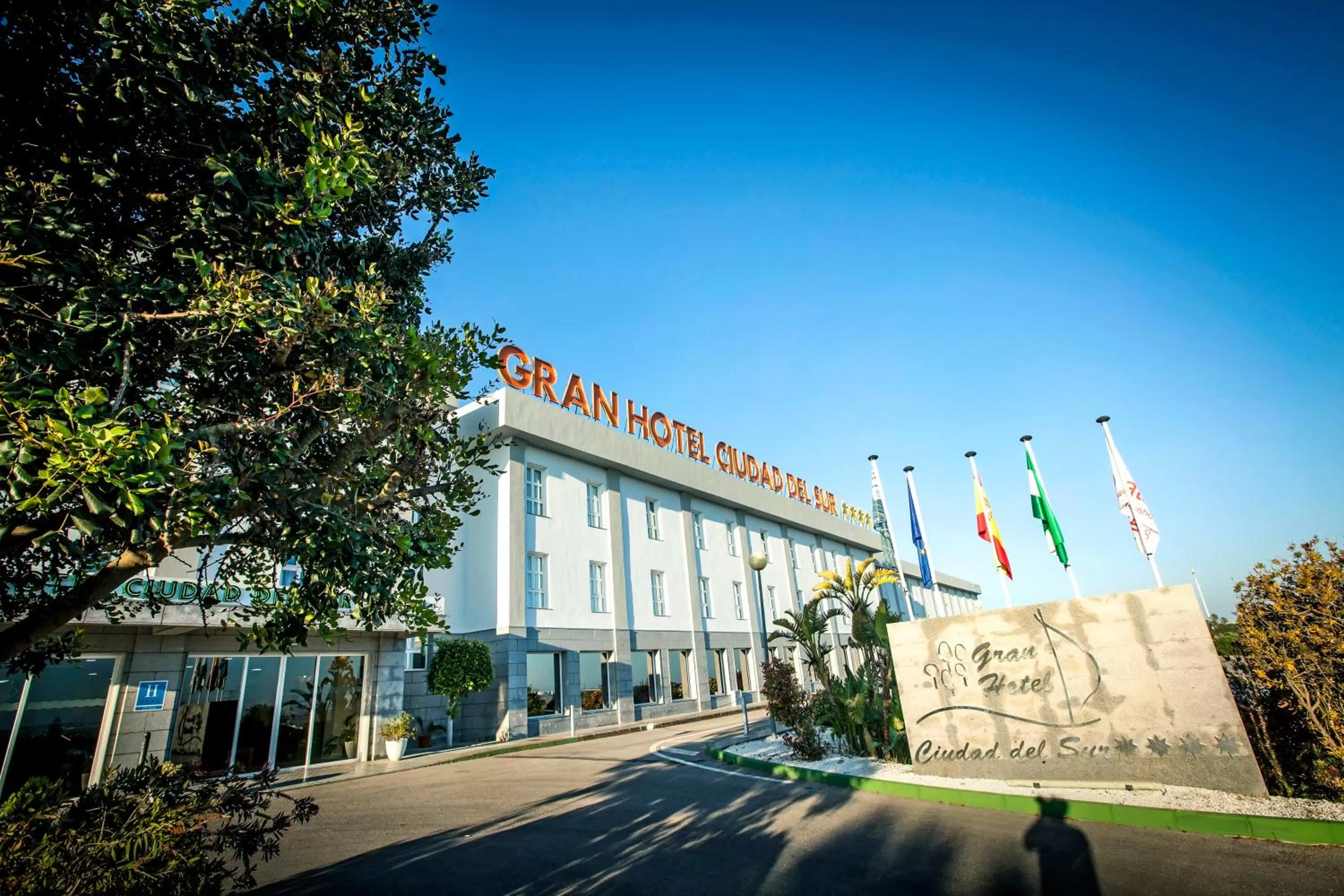 Property building in Gran Hotel Ciudad Del Sur