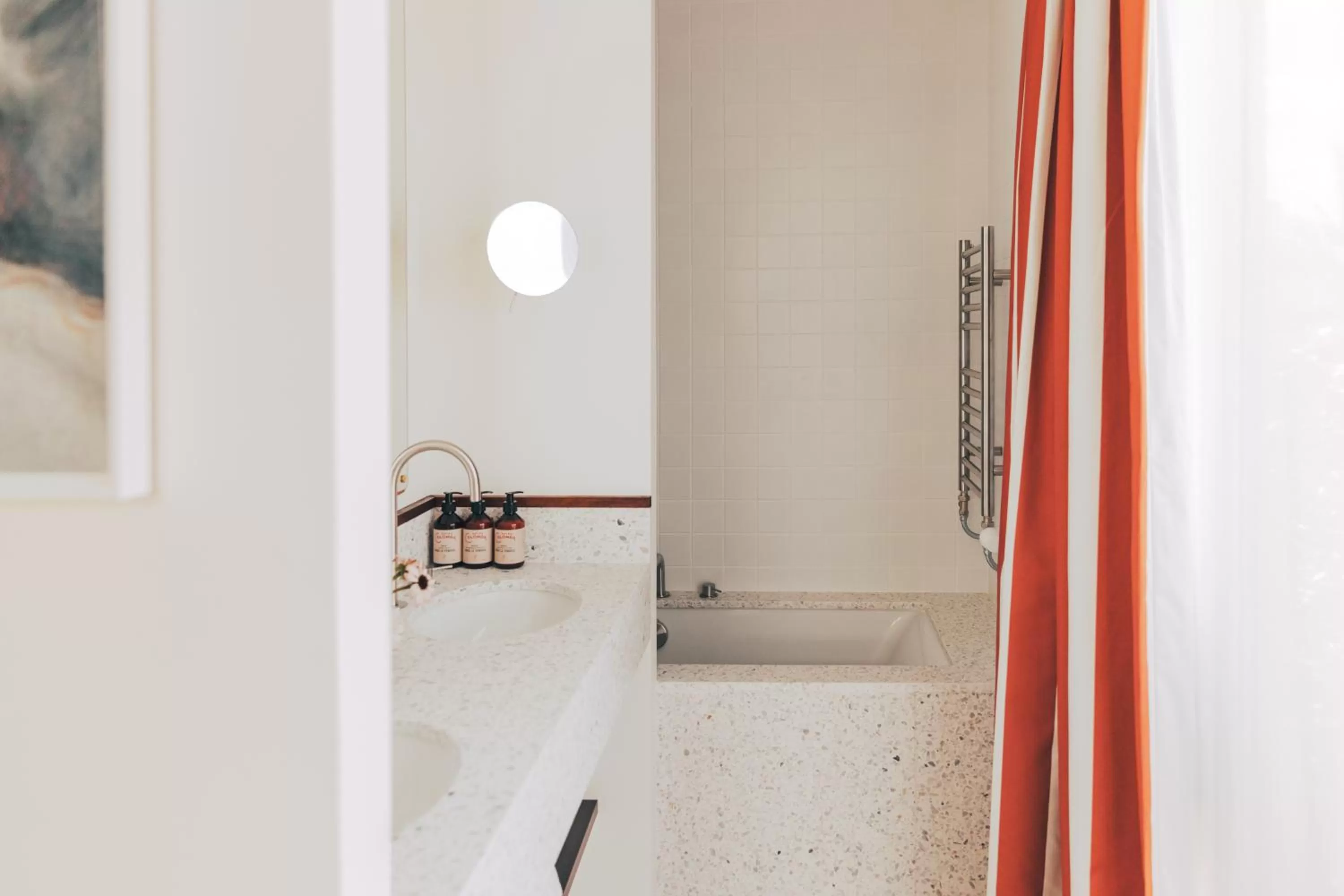 Bathroom in Hôtel Wallace, a Member of Design Hotels