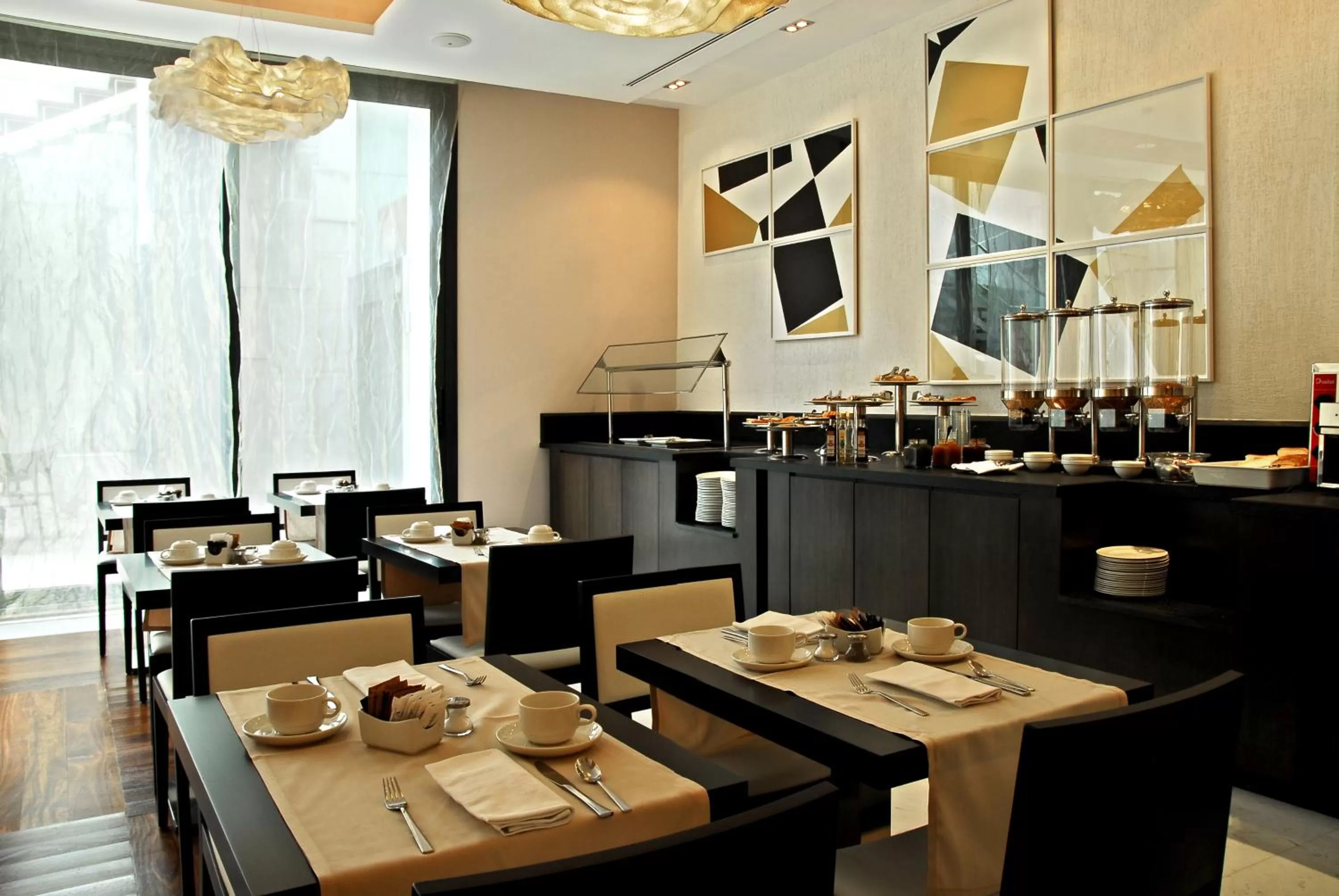 Restaurant/places to eat in Grupotel Gran Via 678