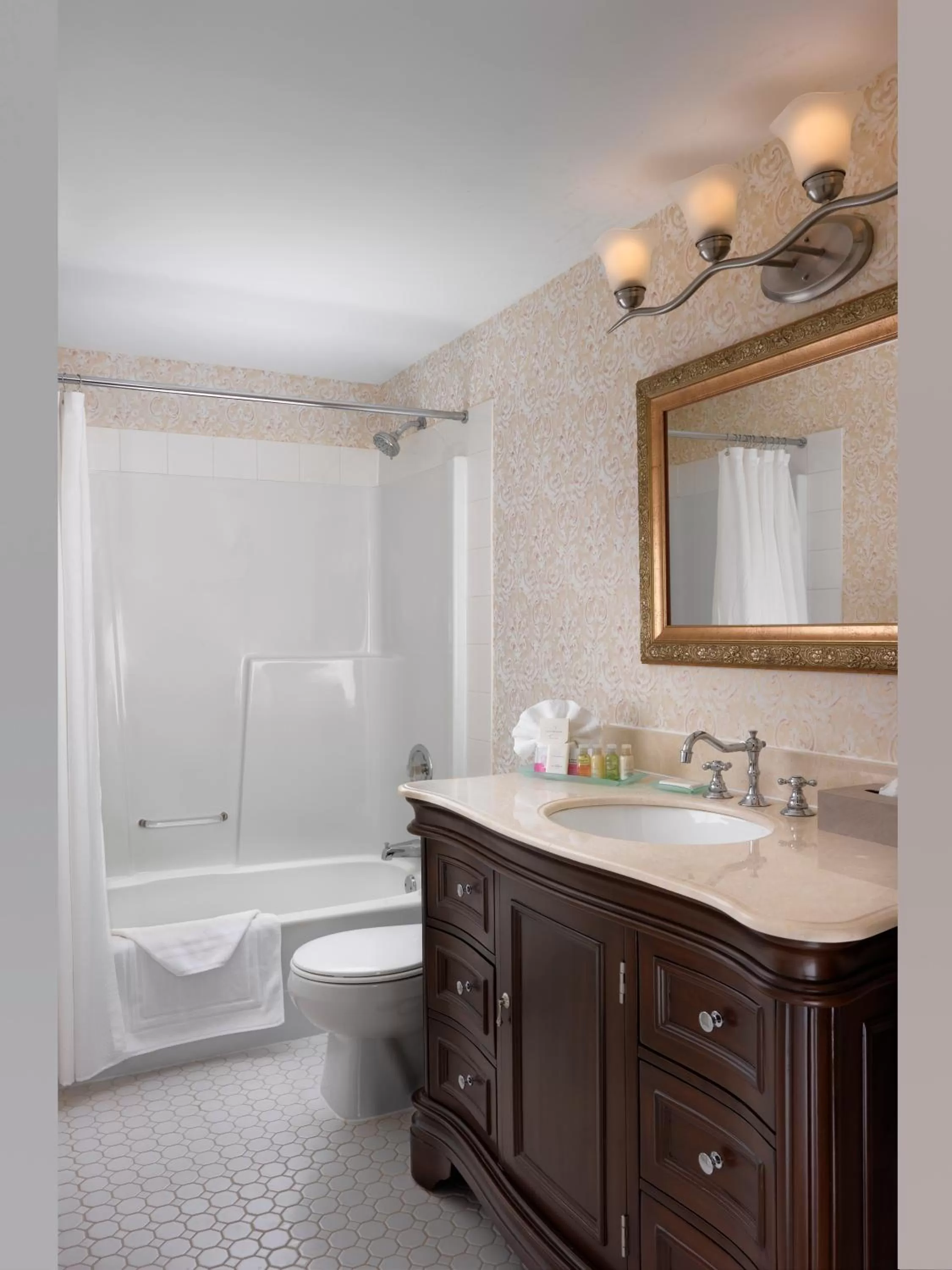 Shower in Pendray Inn and Tea House