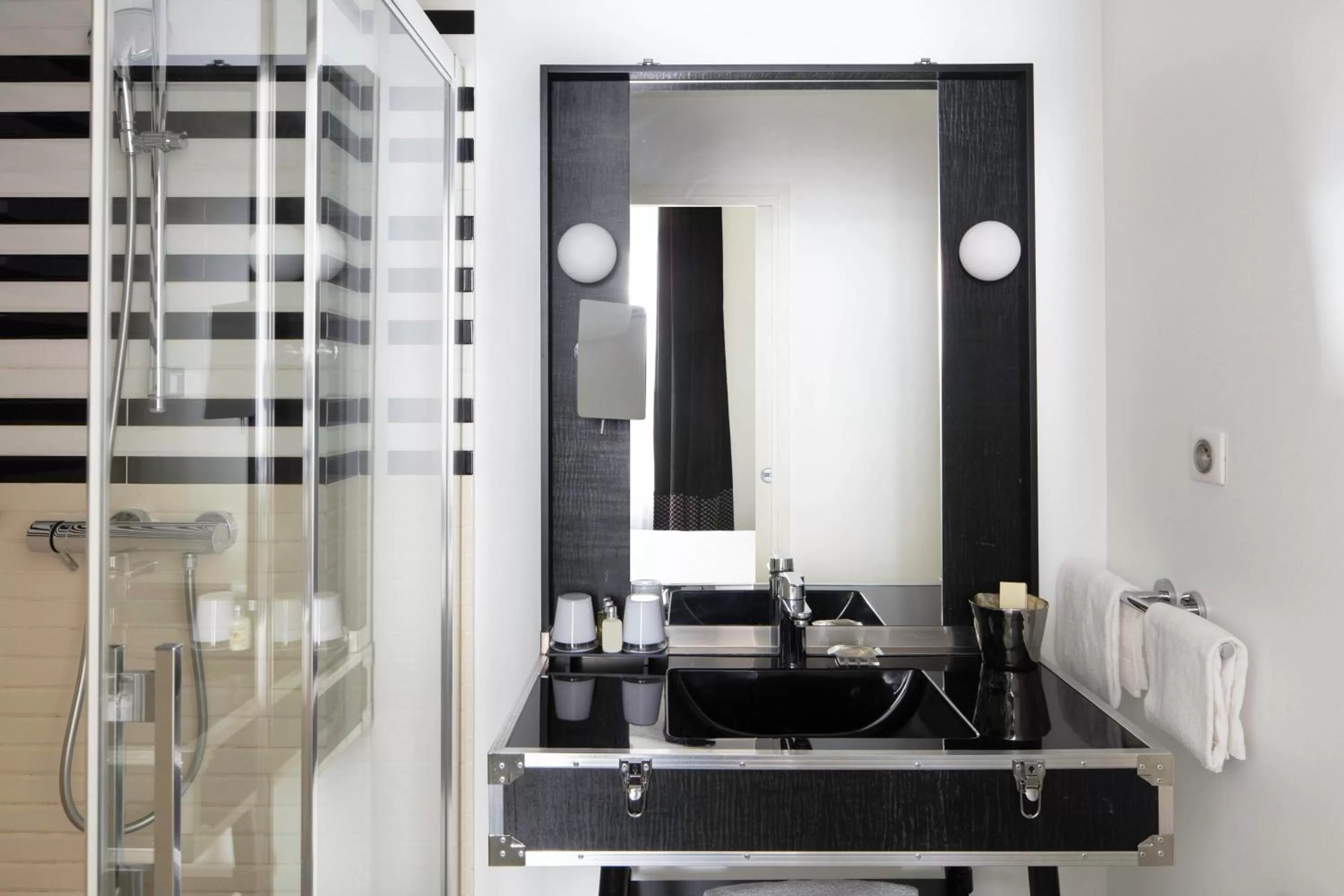 Bathroom in Le 123 Sébastopol - Astotel