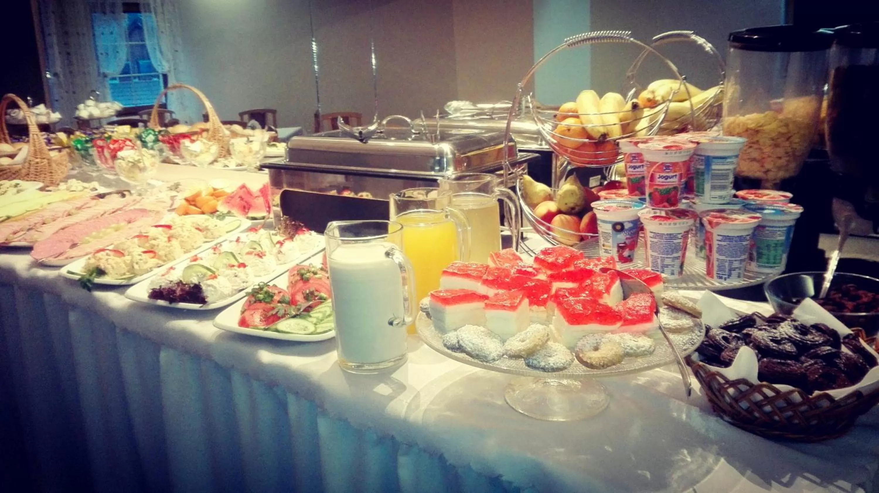 Buffet breakfast in Hotel Kolorowa