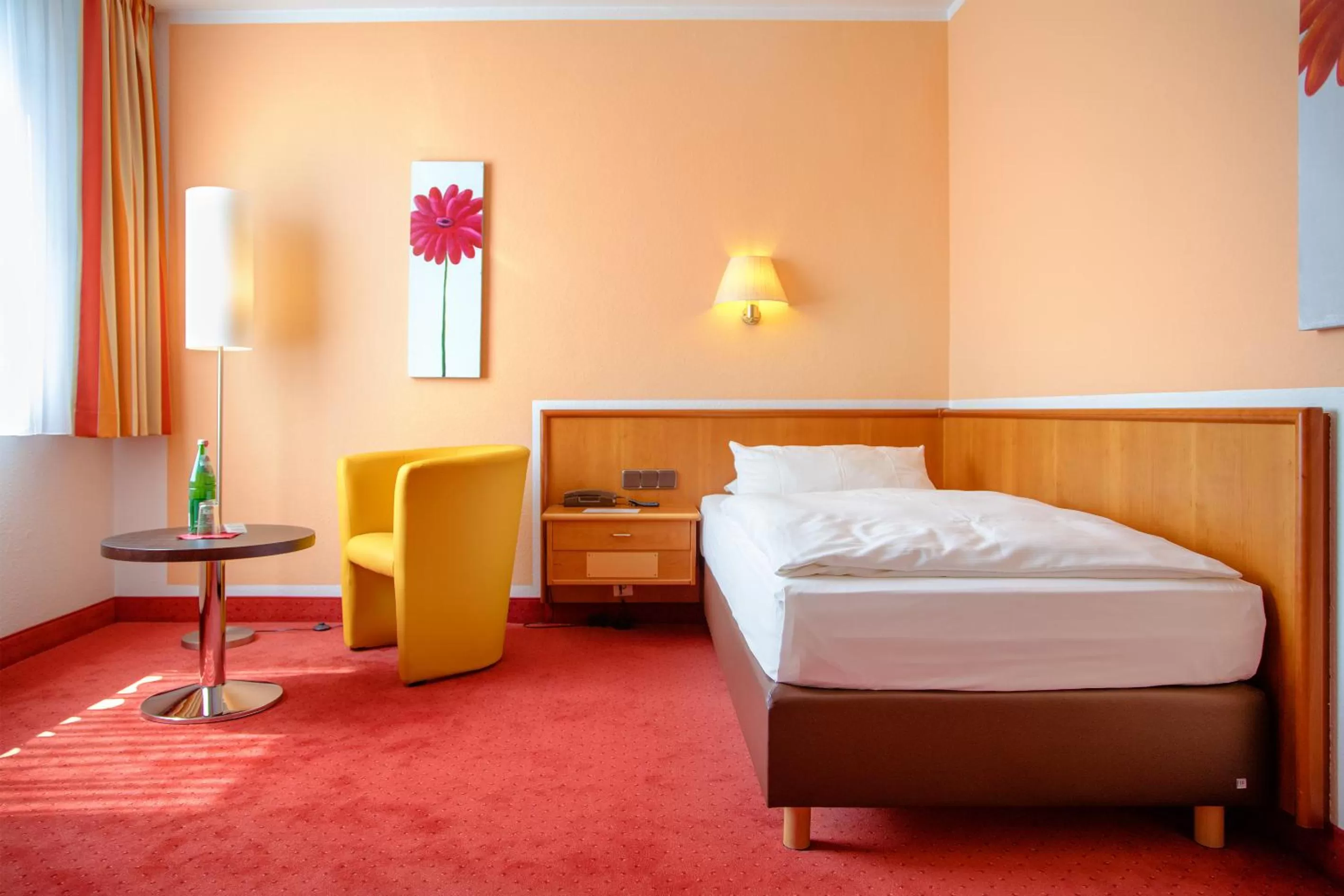 Photo of the whole room, Bed in Montana Hotel Mönchengladbach