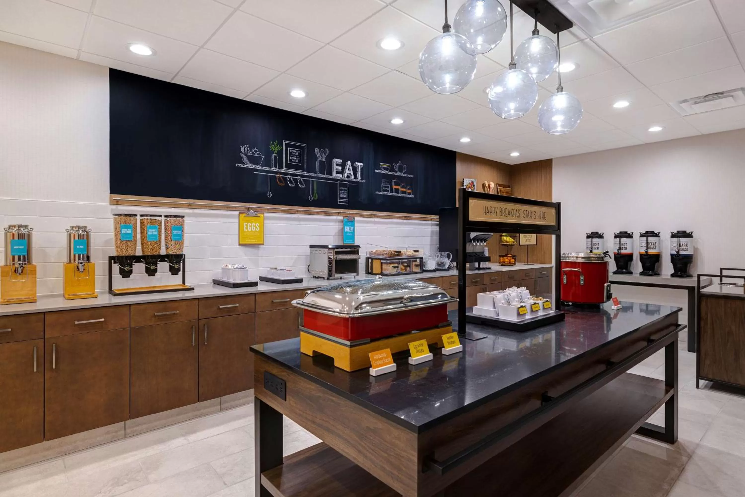 Breakfast in Hampton Inn & Suites Marina