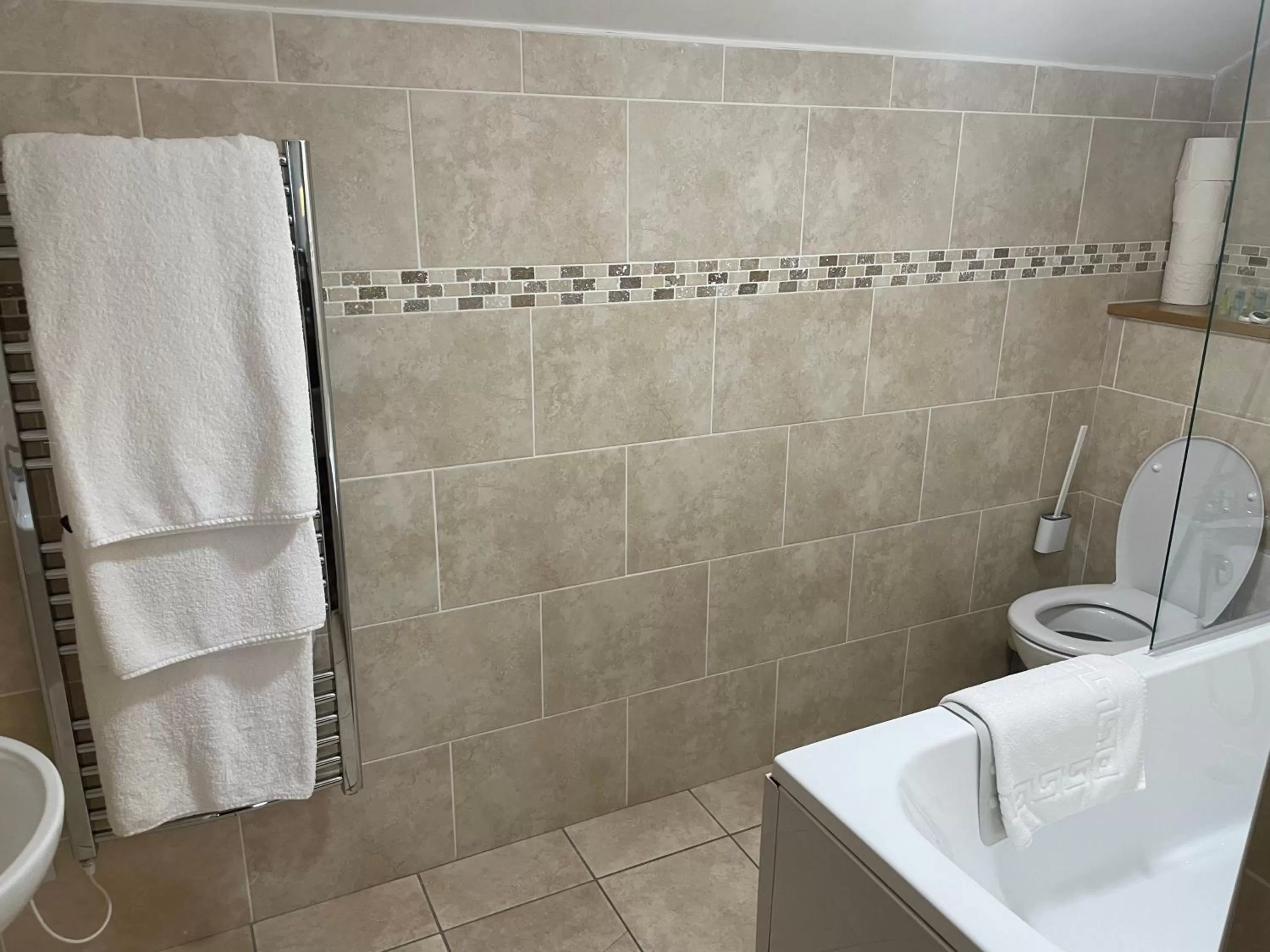 Bathroom in 19th Hole Hotel, Carnoustie