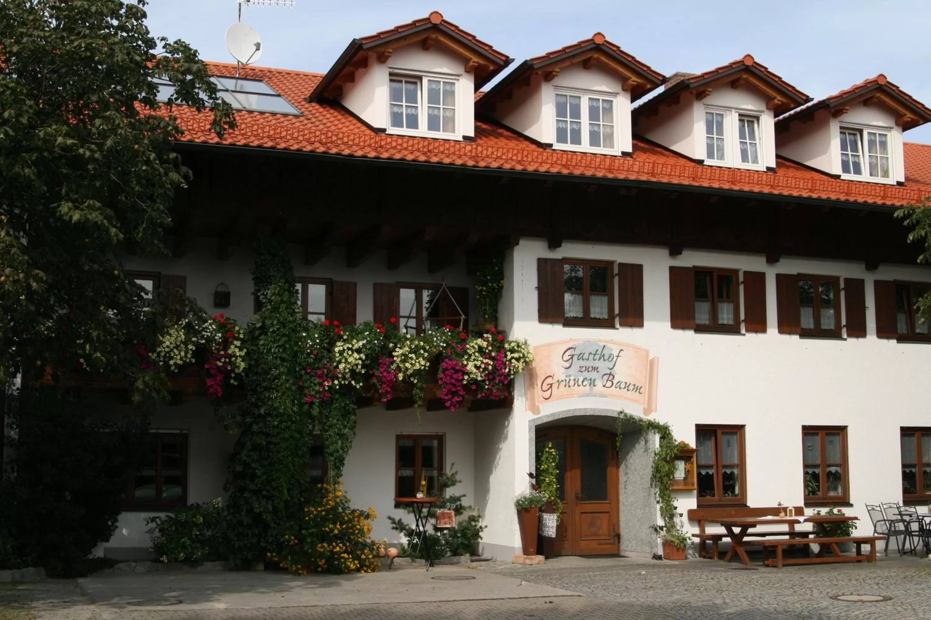 Facade/entrance in Landhotel Grüner Baum