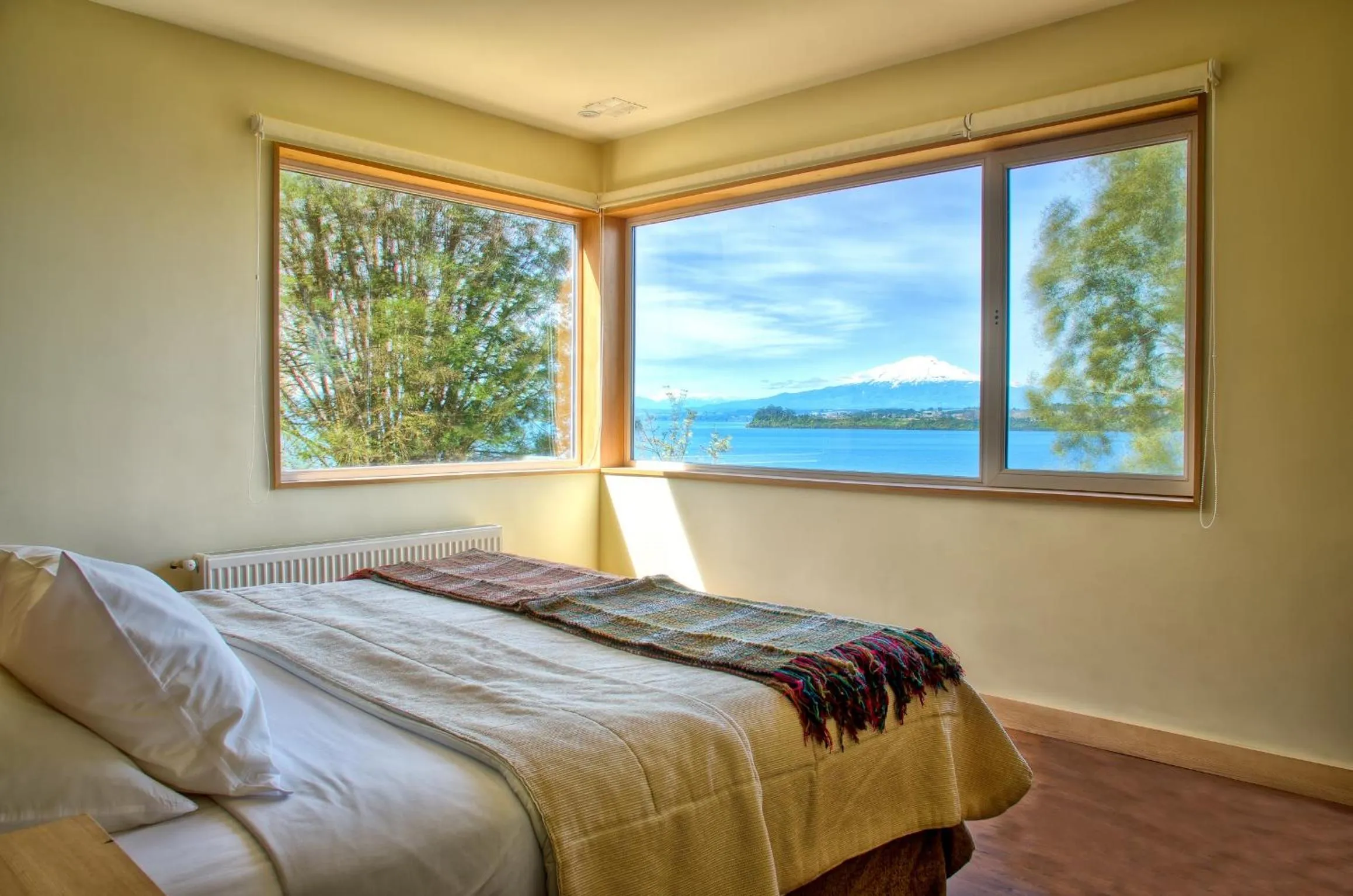 Bedroom, Bed in Hotel Cabaña Del Lago Puerto Varas