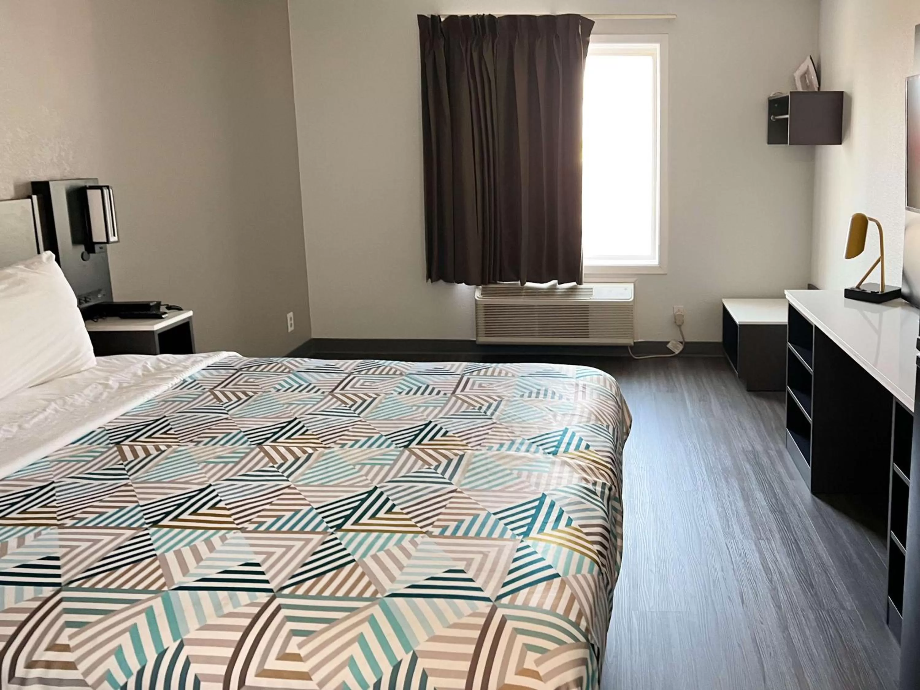 Queen Room - Disability Access - Roll in Shower in Studio 6 Altoona, IA - Des Moines East