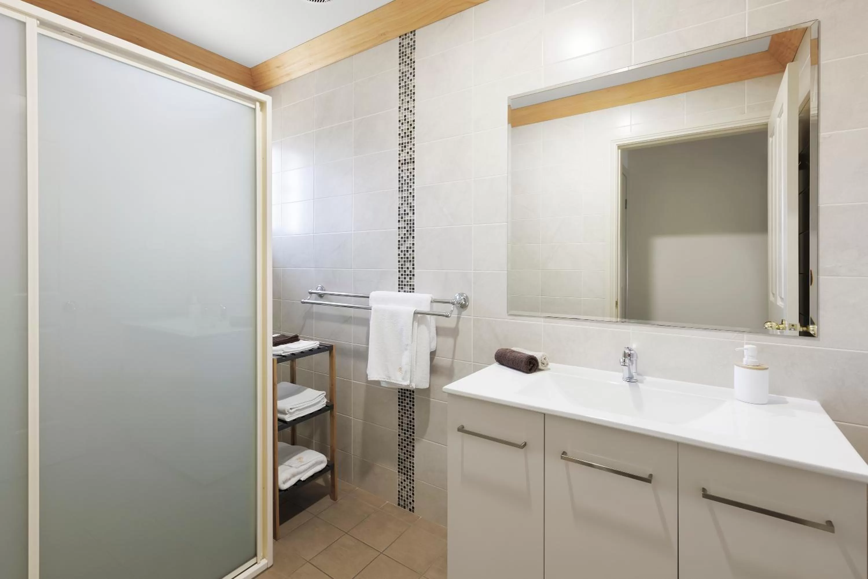 Bathroom in Black Gold Motel