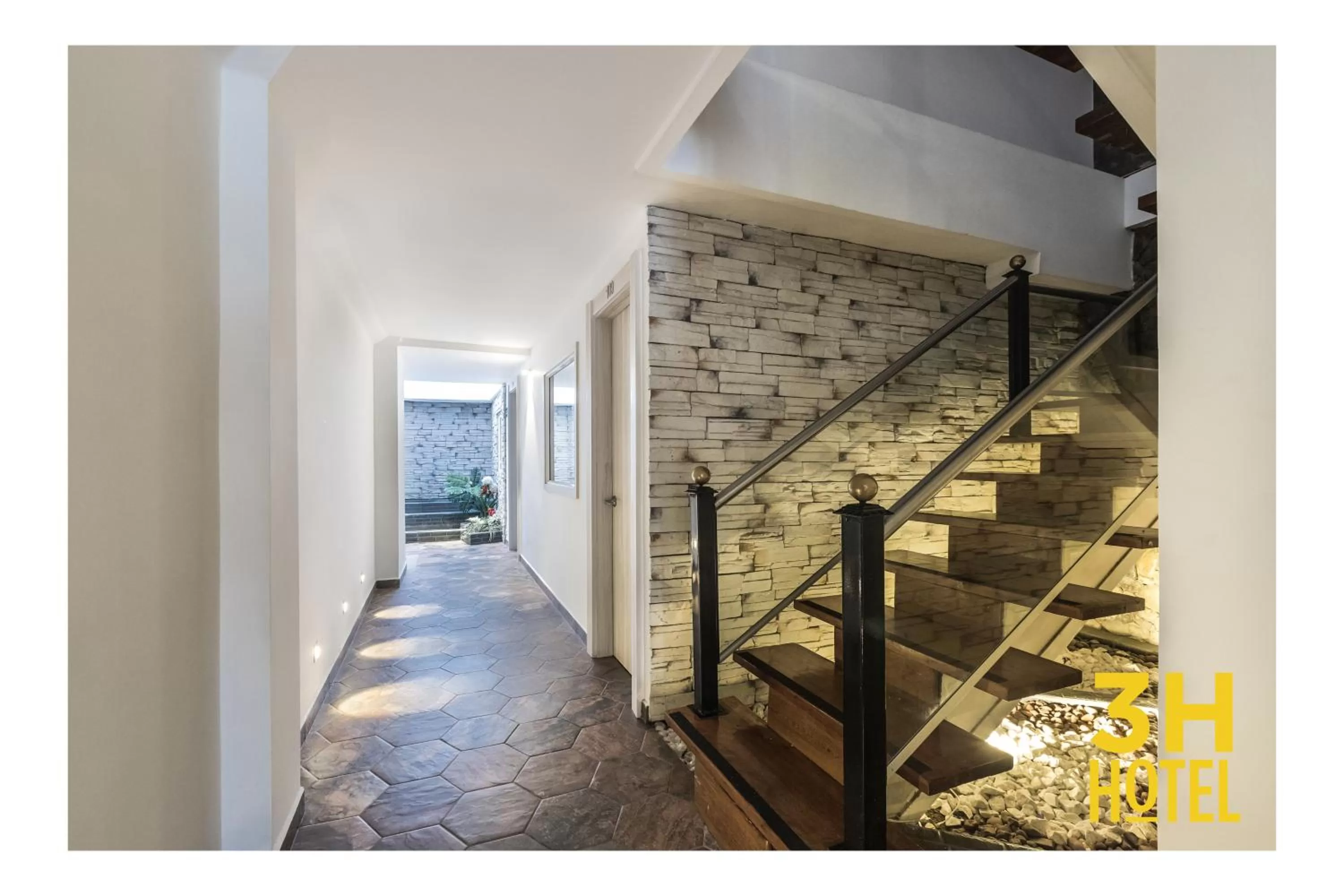 Lobby or reception in 3H HOTEL Av 70