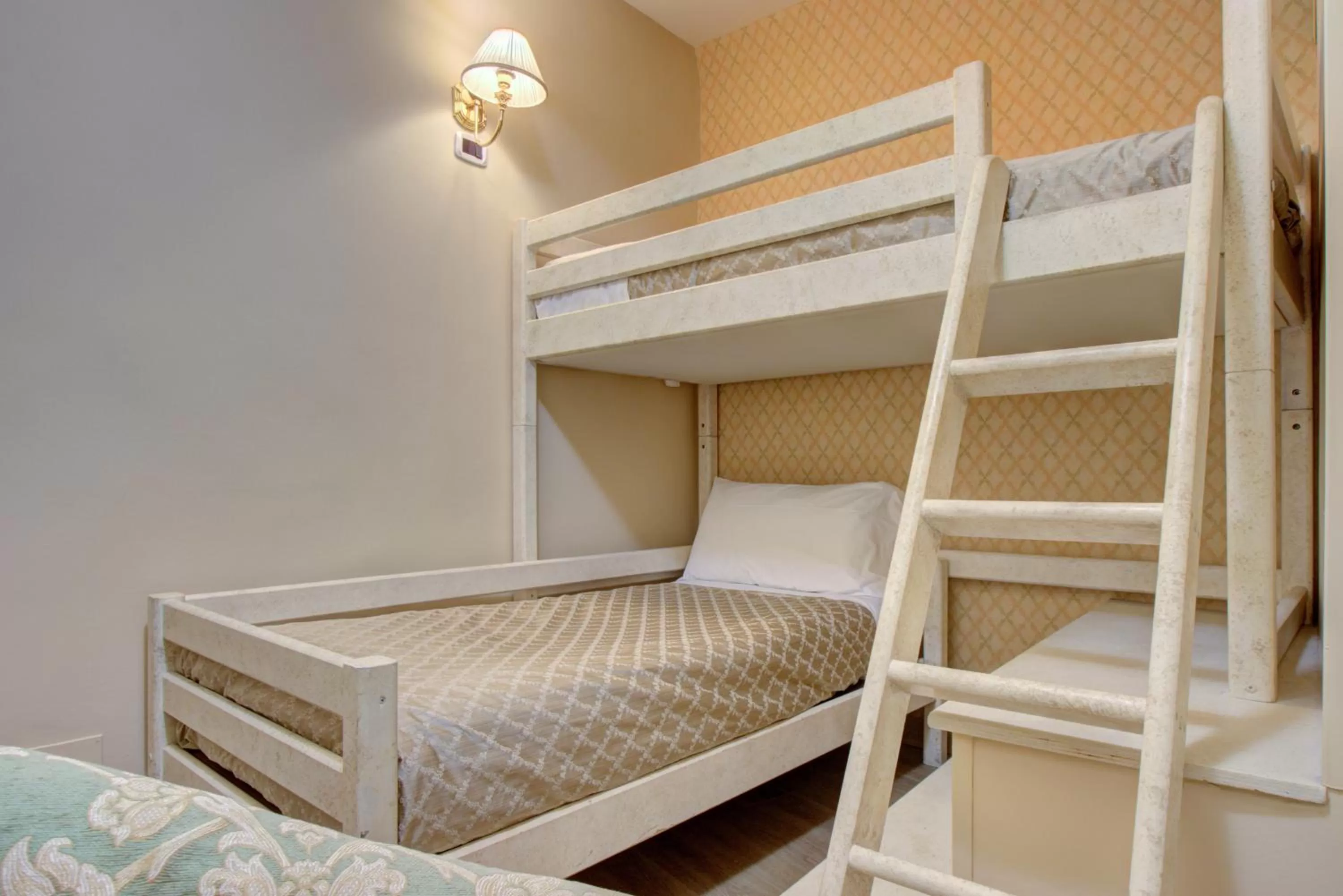 bunk bed, Bed in Hotel La Locanda