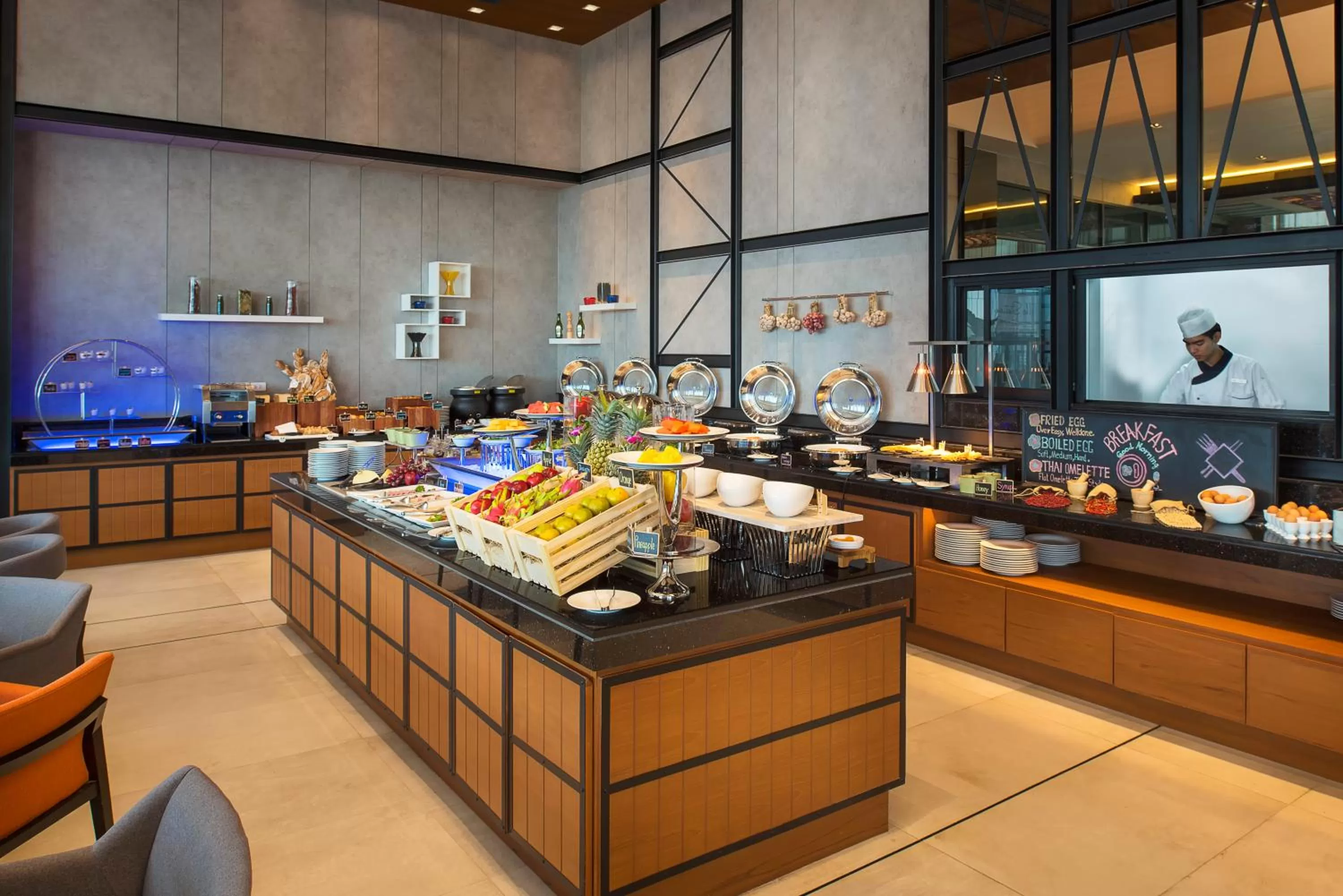 Buffet breakfast in Mercure Bangkok Makkasan