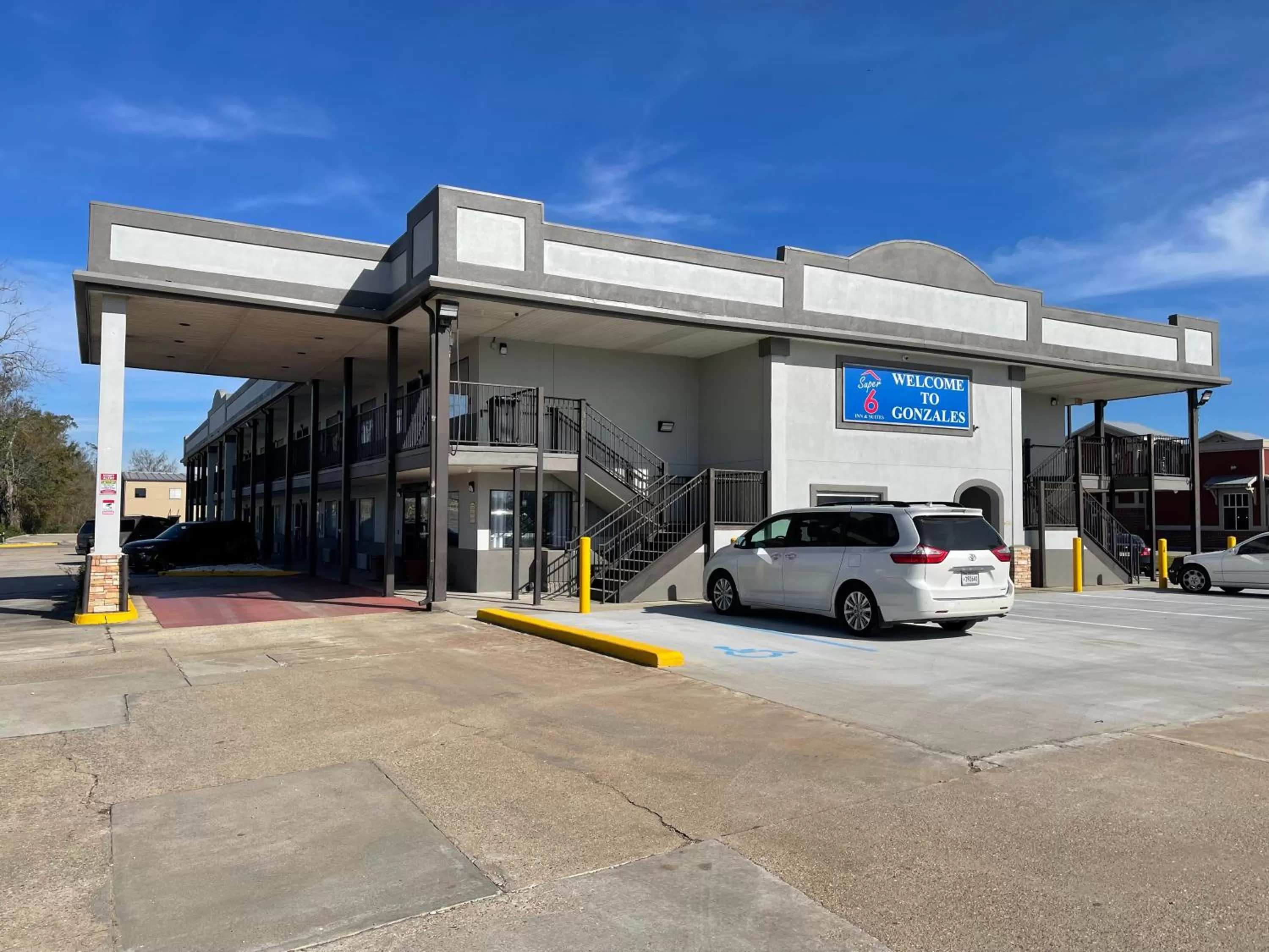 Facade/entrance, Property Building in Super 6 Inn & Suites