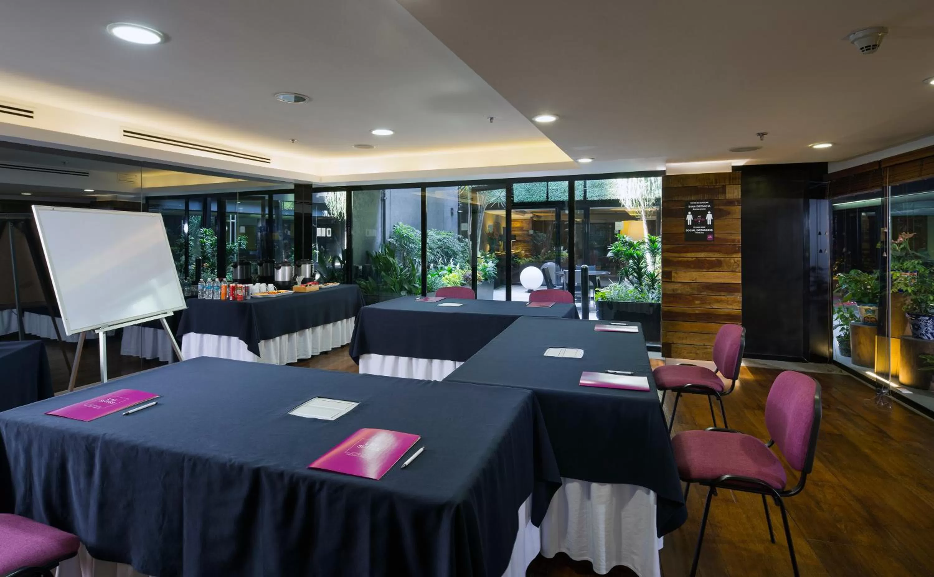Meeting/conference room in Las Suites Campos Eliseos