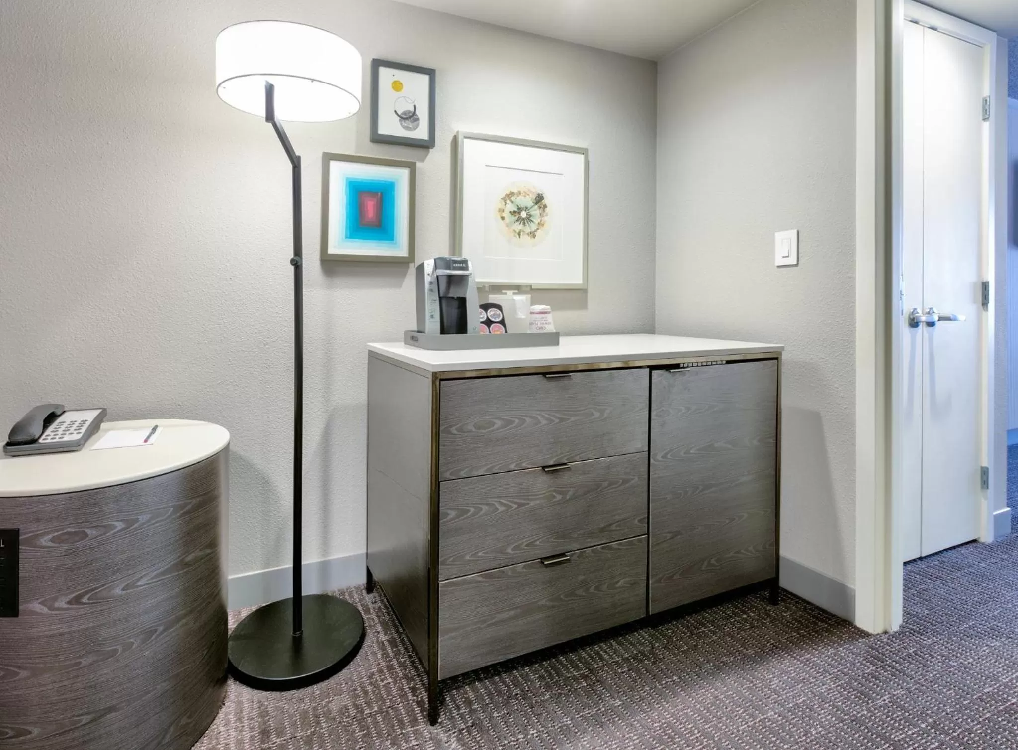 Queen Room - Disability Access in Crowne Plaza Suites Arlington by IHG