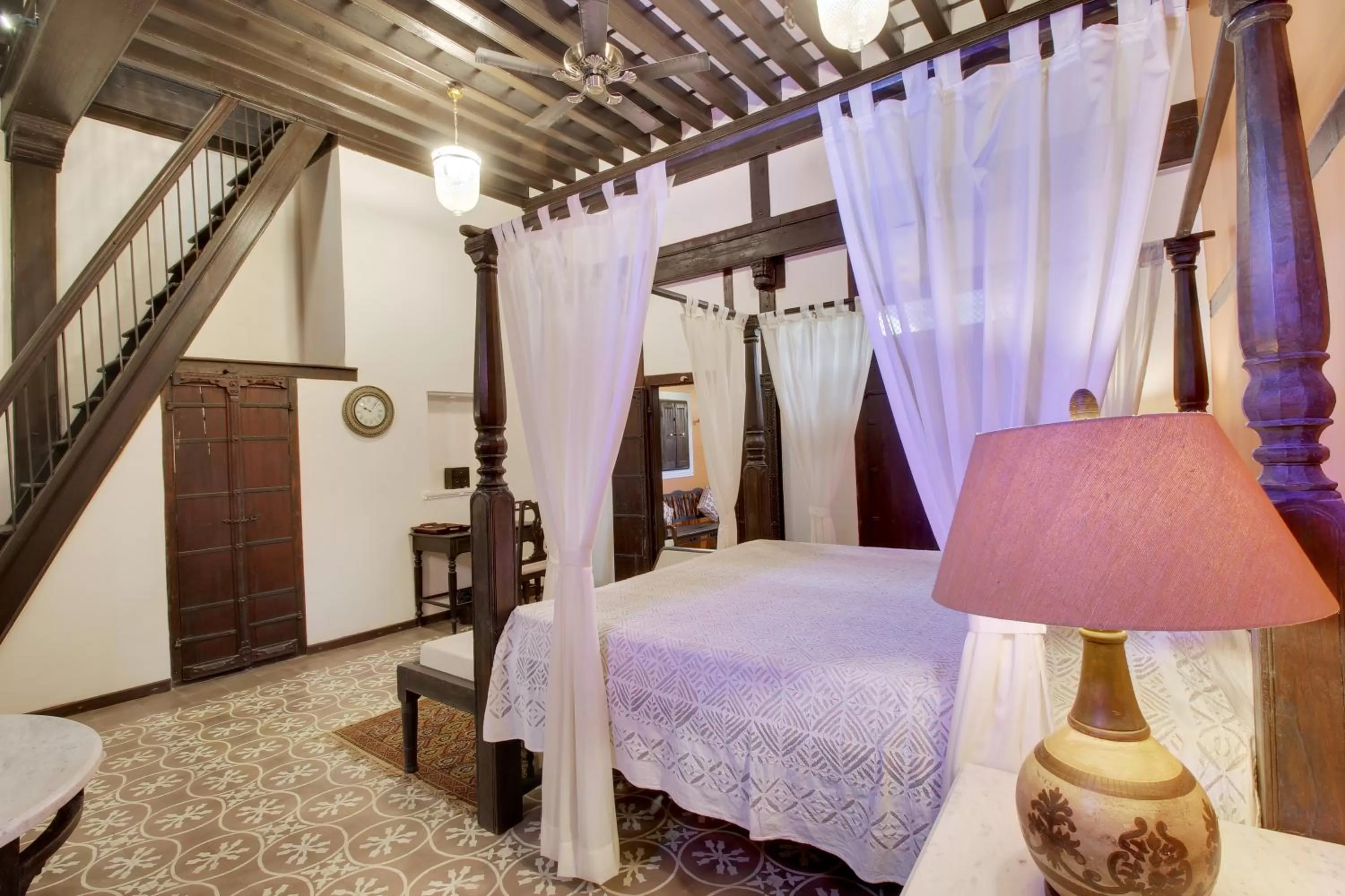 Bed in Deewanji Ni Haveli