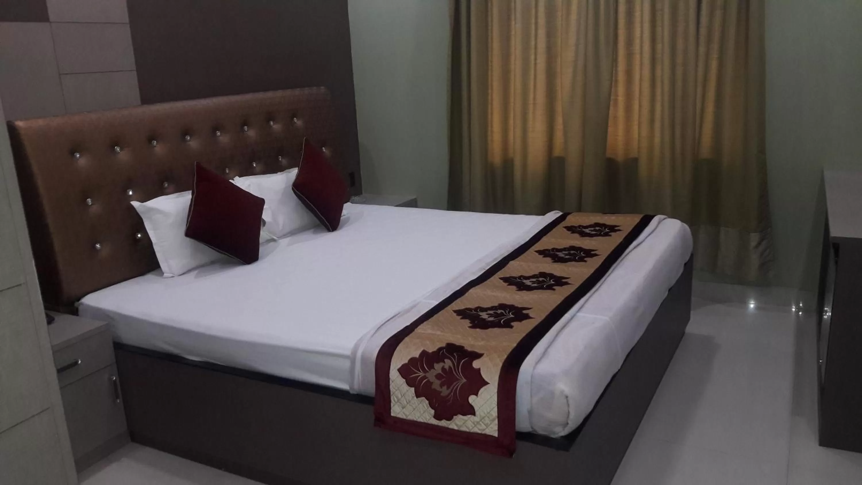 Bedroom, Bed in Hotel Shreemoyee Inn - Kamakhya Temple