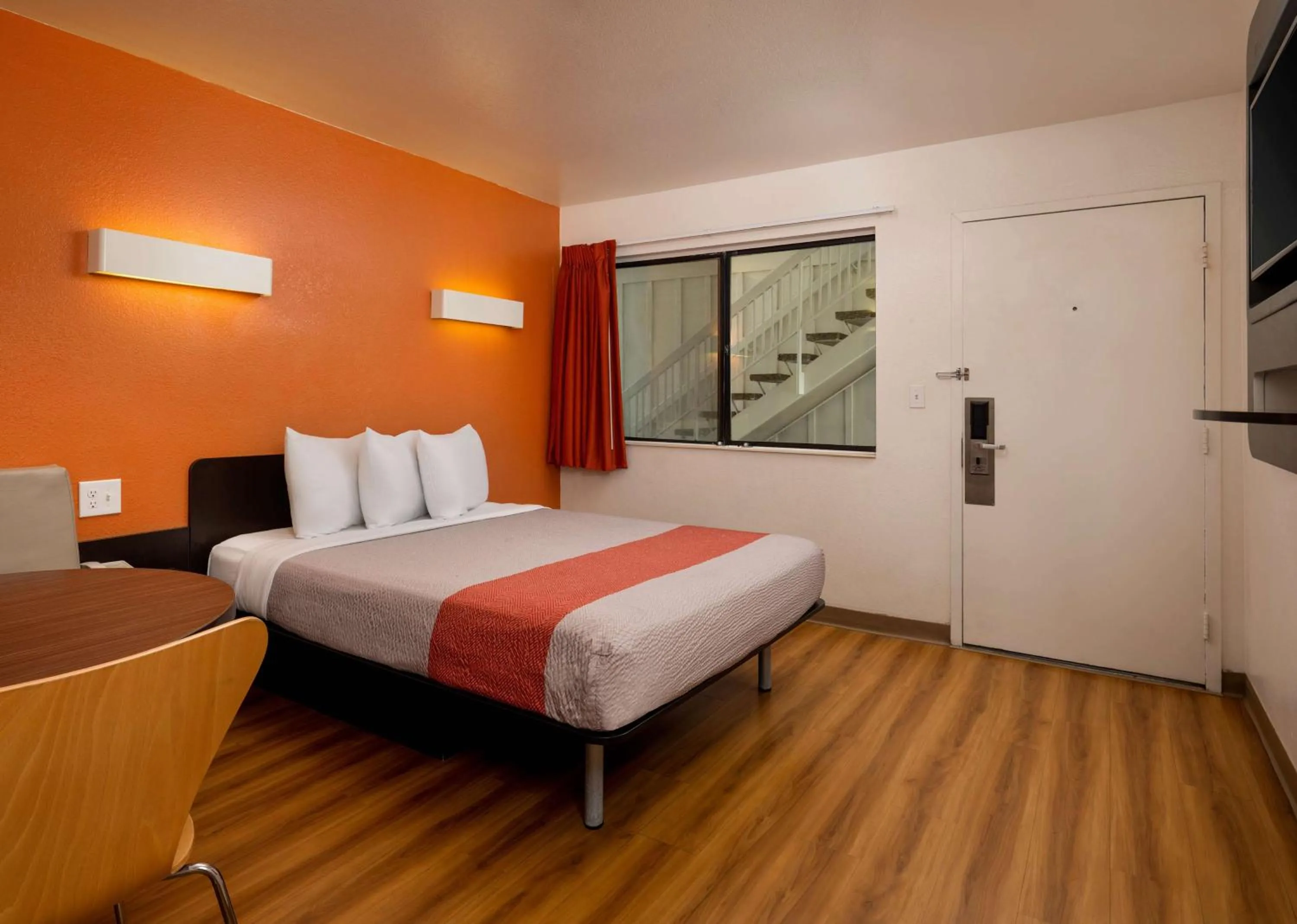 Bedroom, Bed in Motel 6-Pismo Beach, CA