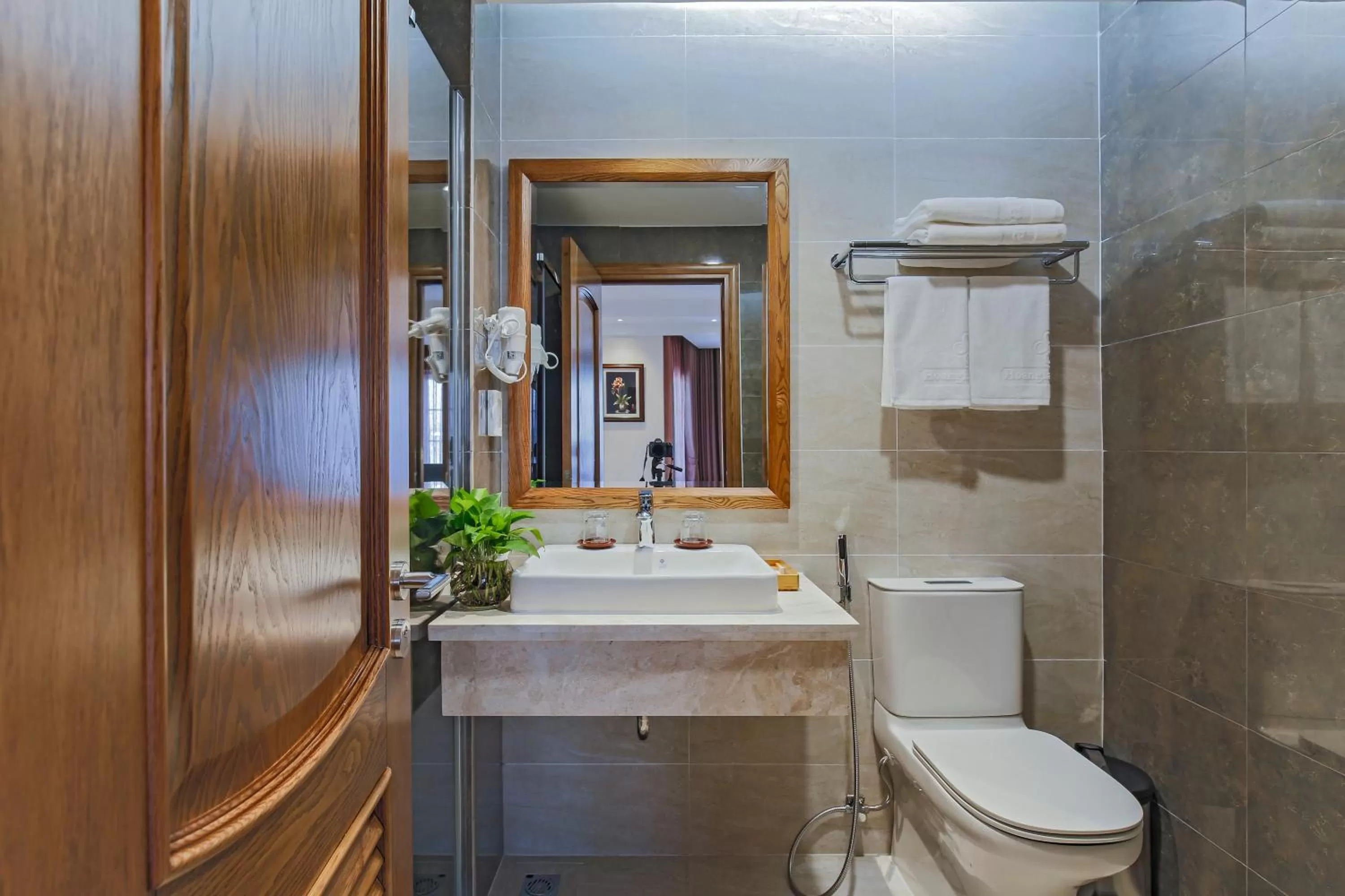 Bathroom in Hoang Lan Hotel