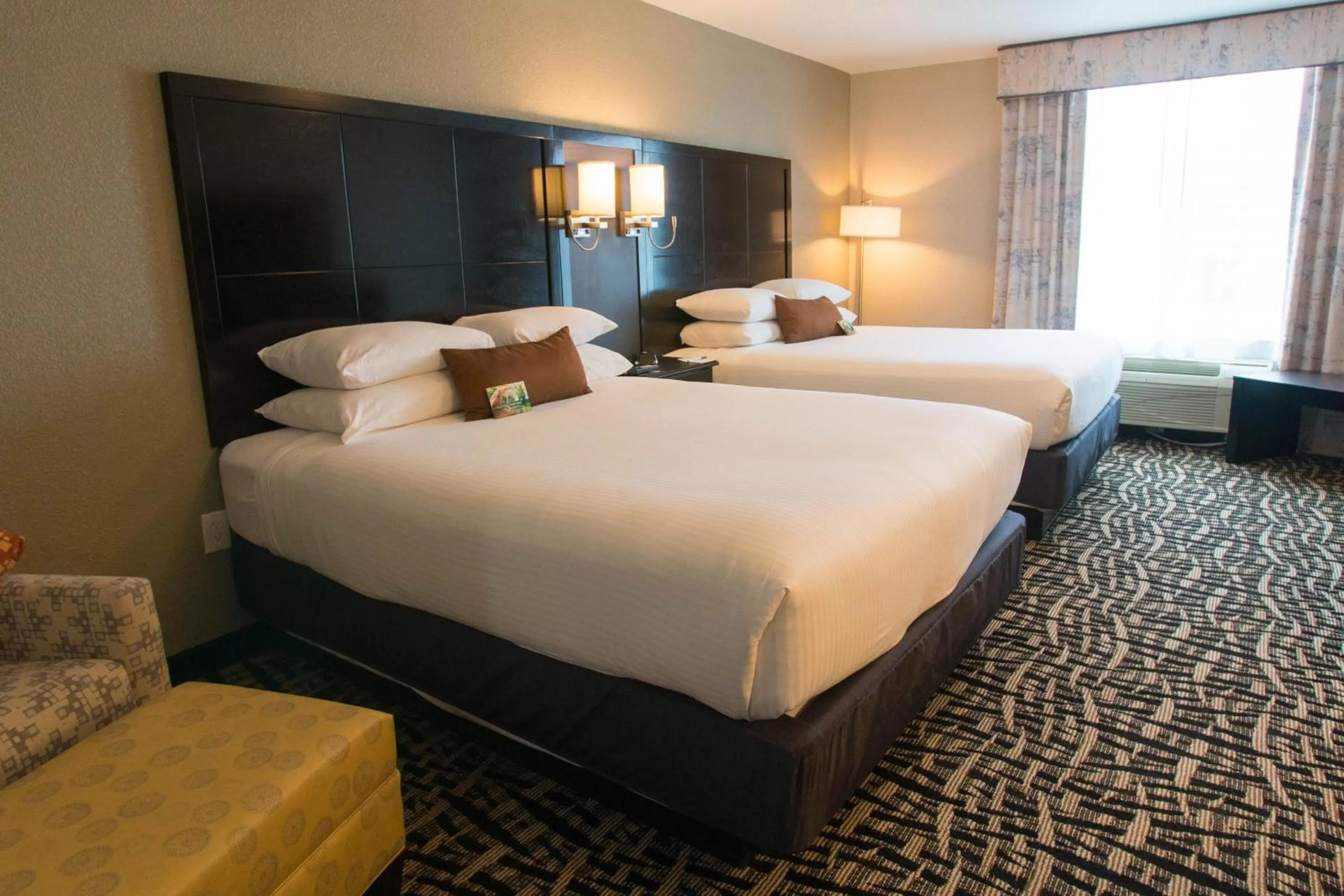 Bed in Wingate by Wyndham Dallas Love Field