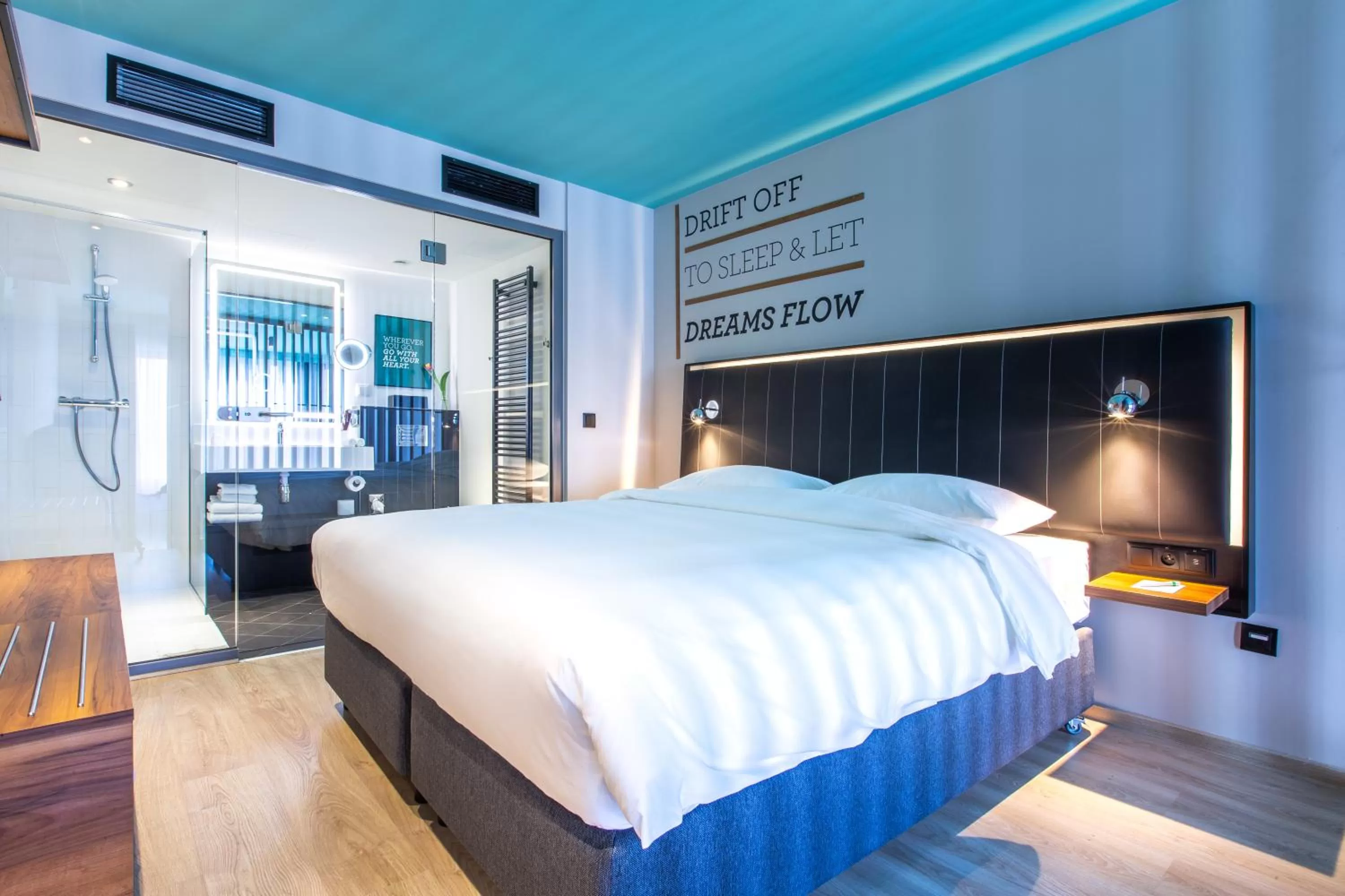 Bed in Park Inn by Radisson Poznan