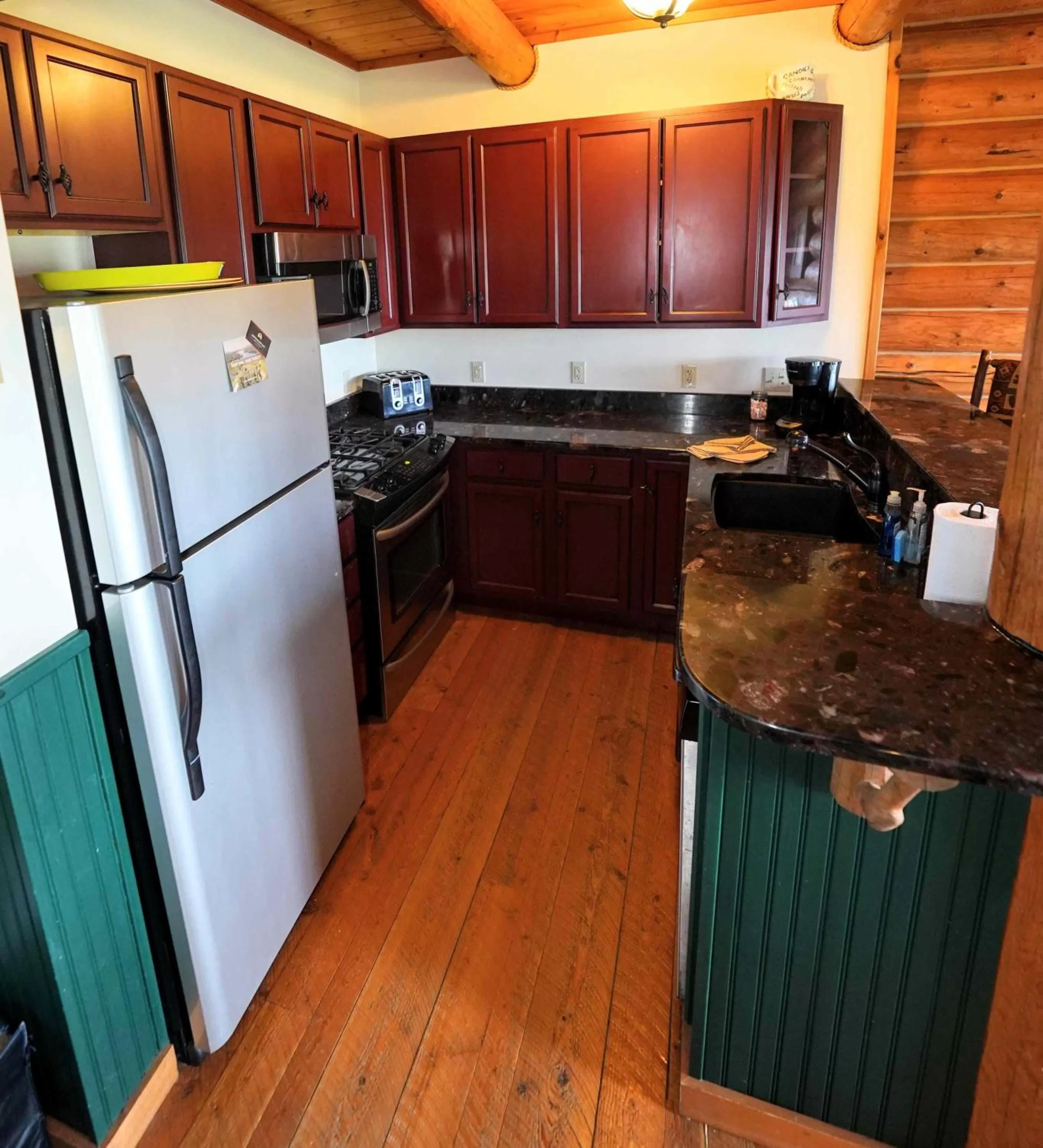 Kitchen/Kitchenette in Ampersand Bay Resort