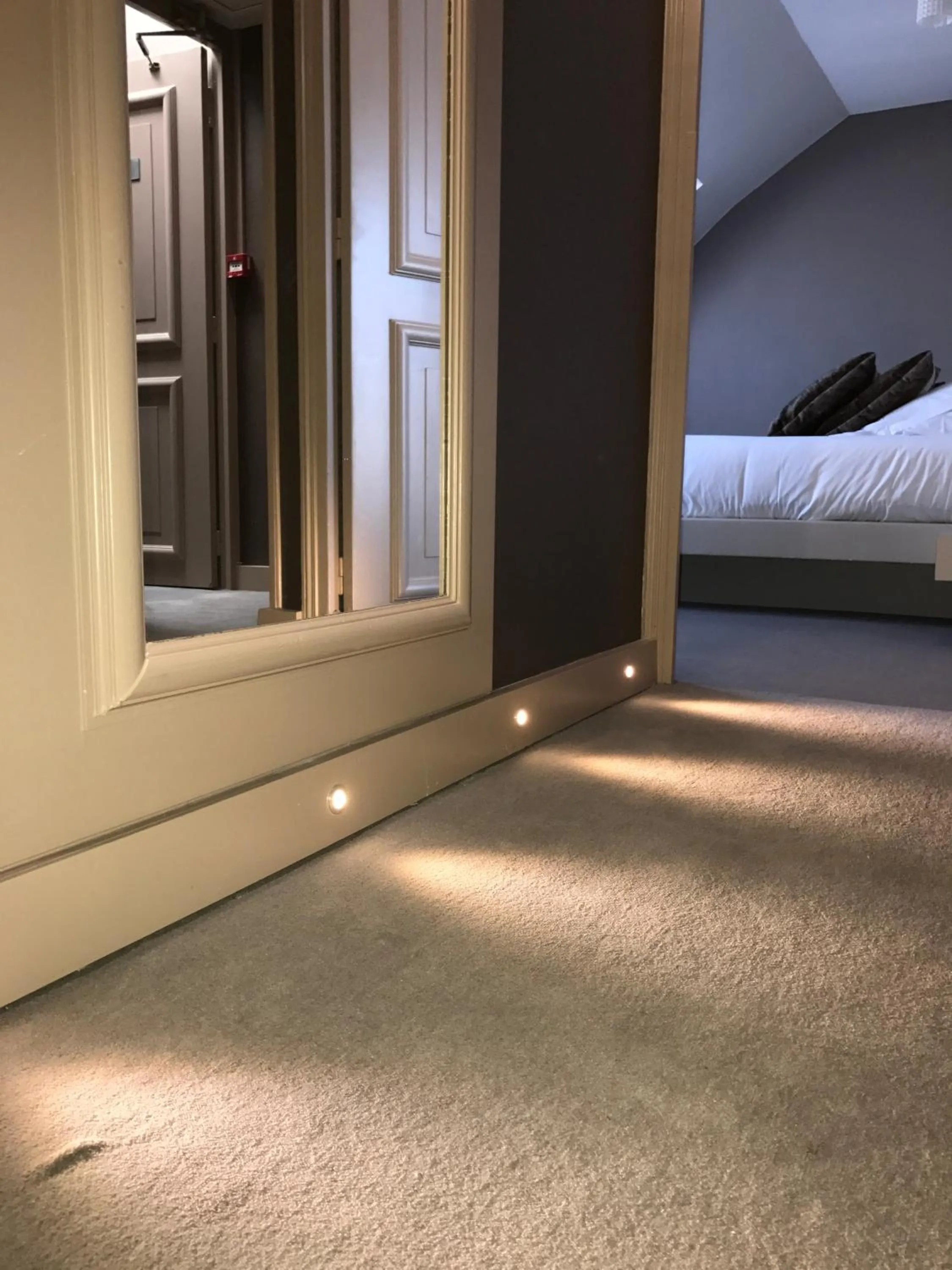 Bedroom, Bed in Hôtel Jacques de Molay - Fitness & Sauna