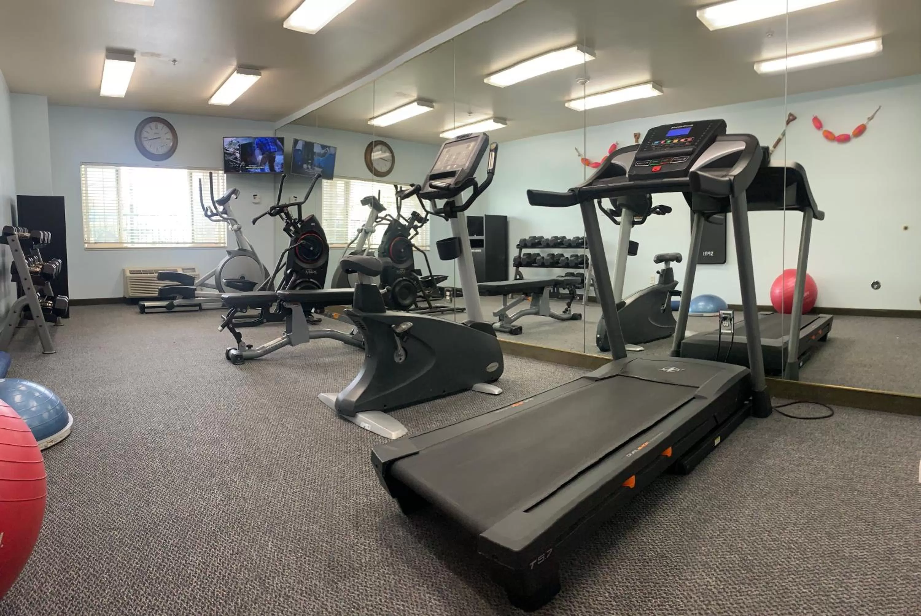 Fitness centre/facilities in Hotel Marguerite South Anaheim - Garden Grove, Trademark Collection by Wyndham
