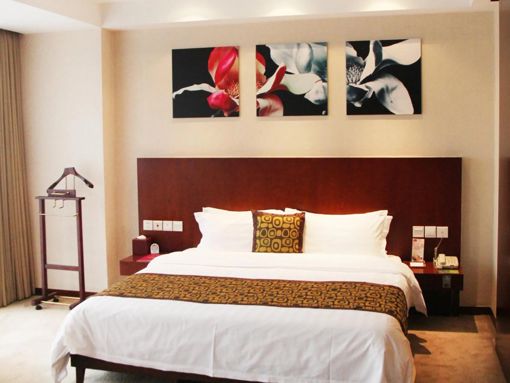 Bed in Mercure Wanshang Beijing