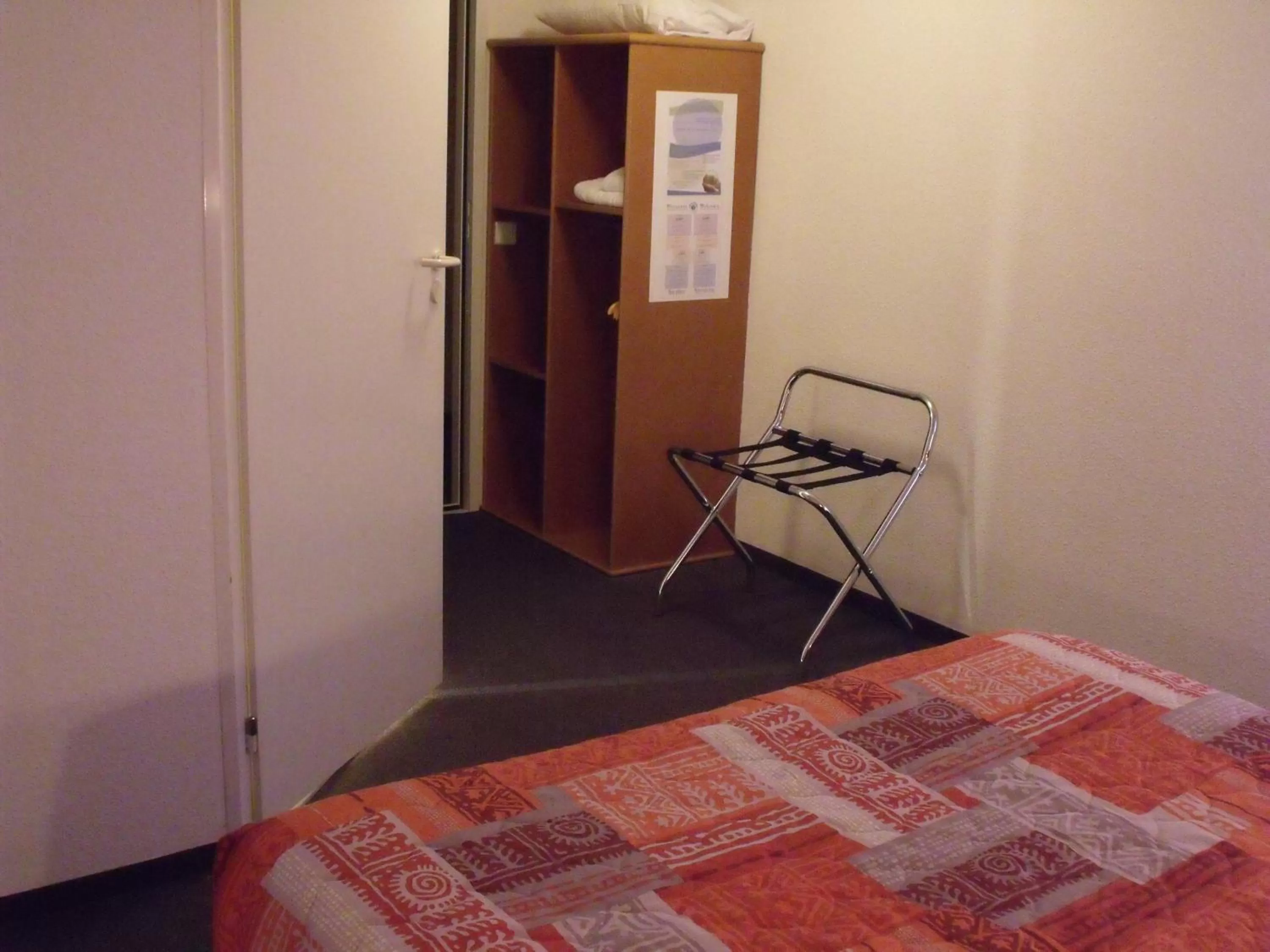 Bed in Quick Palace Auxerre