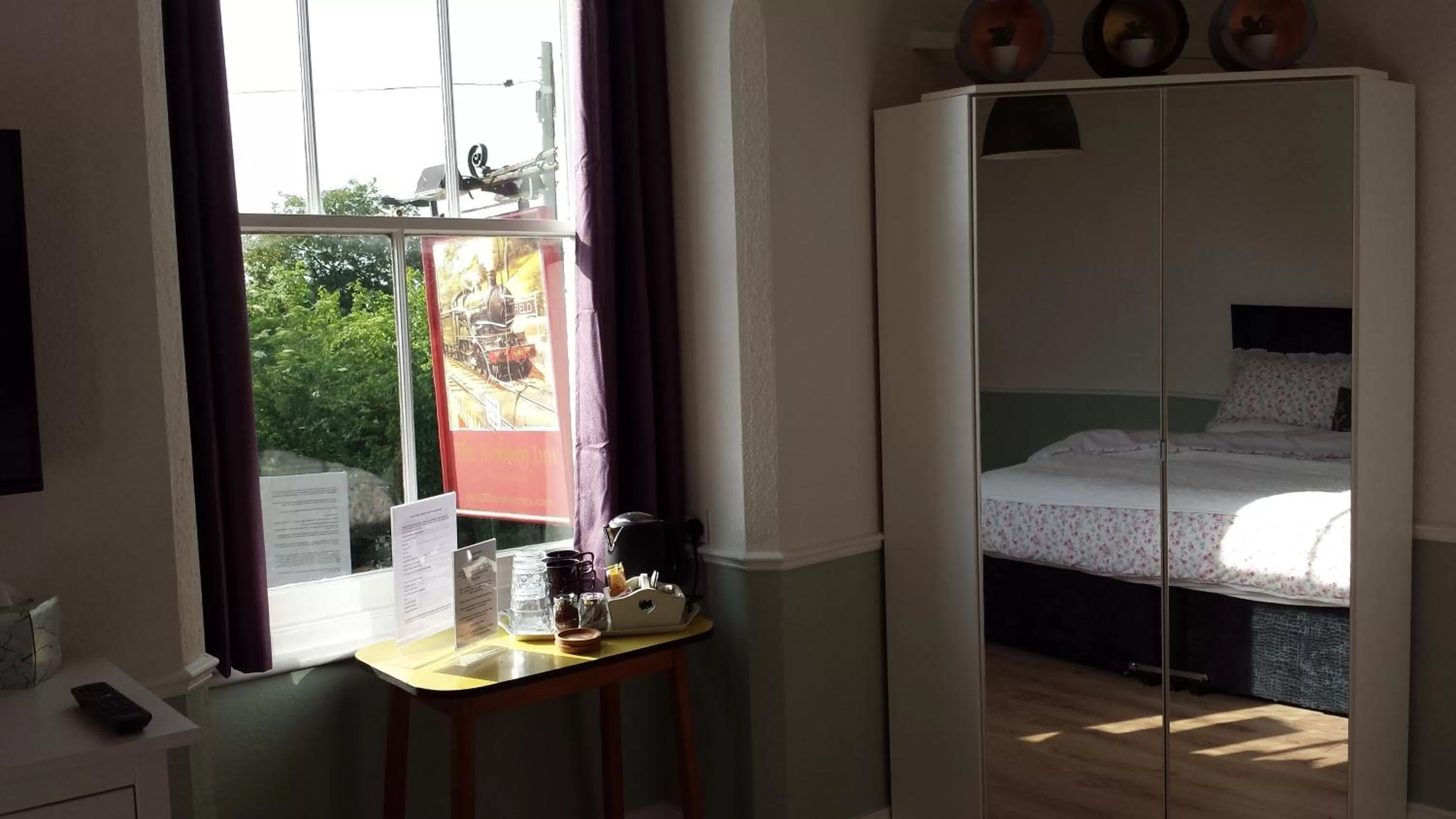 Day, Bed in The Railway Inn Westerfield