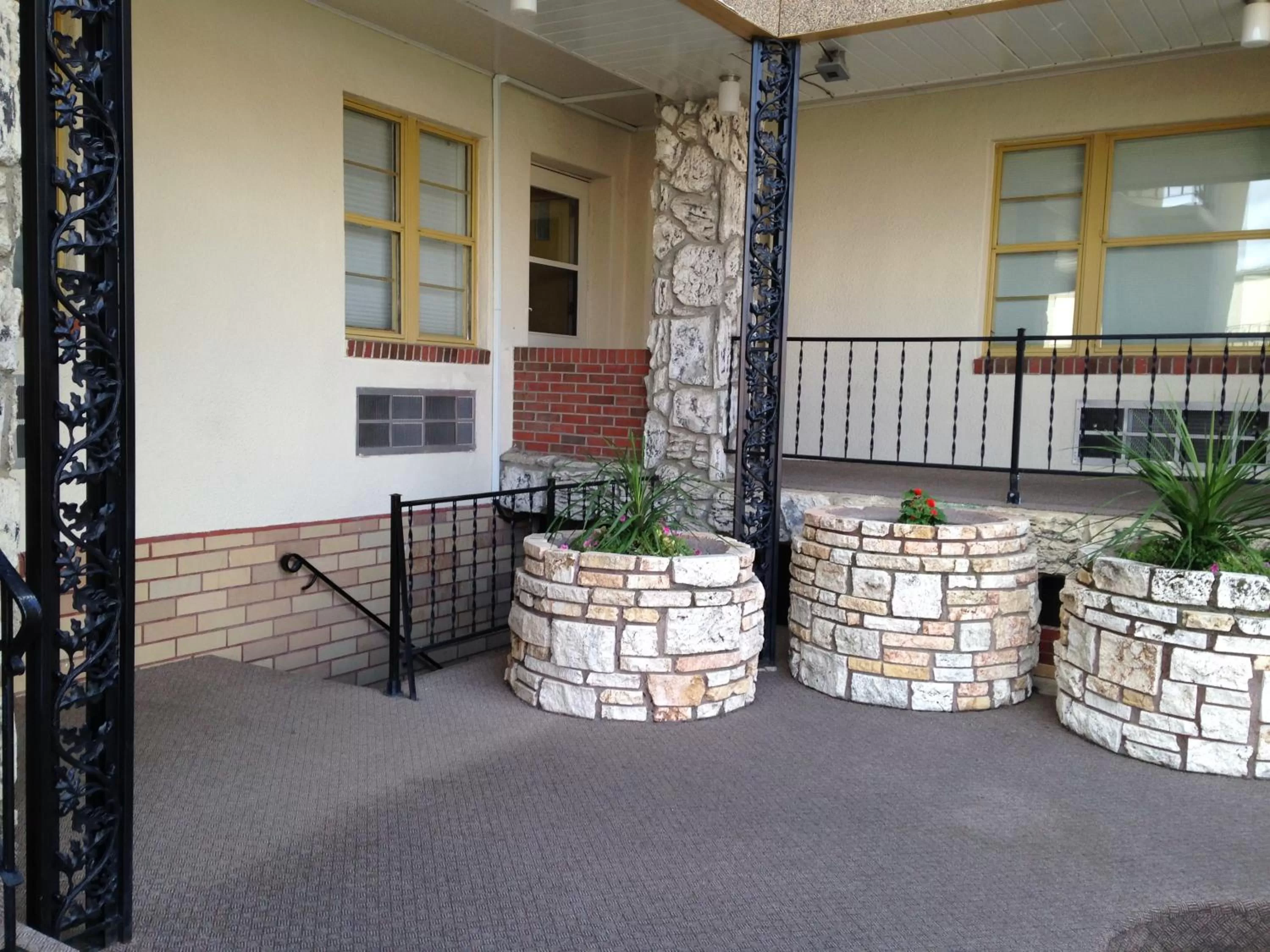 Garden view in Siesta Motel