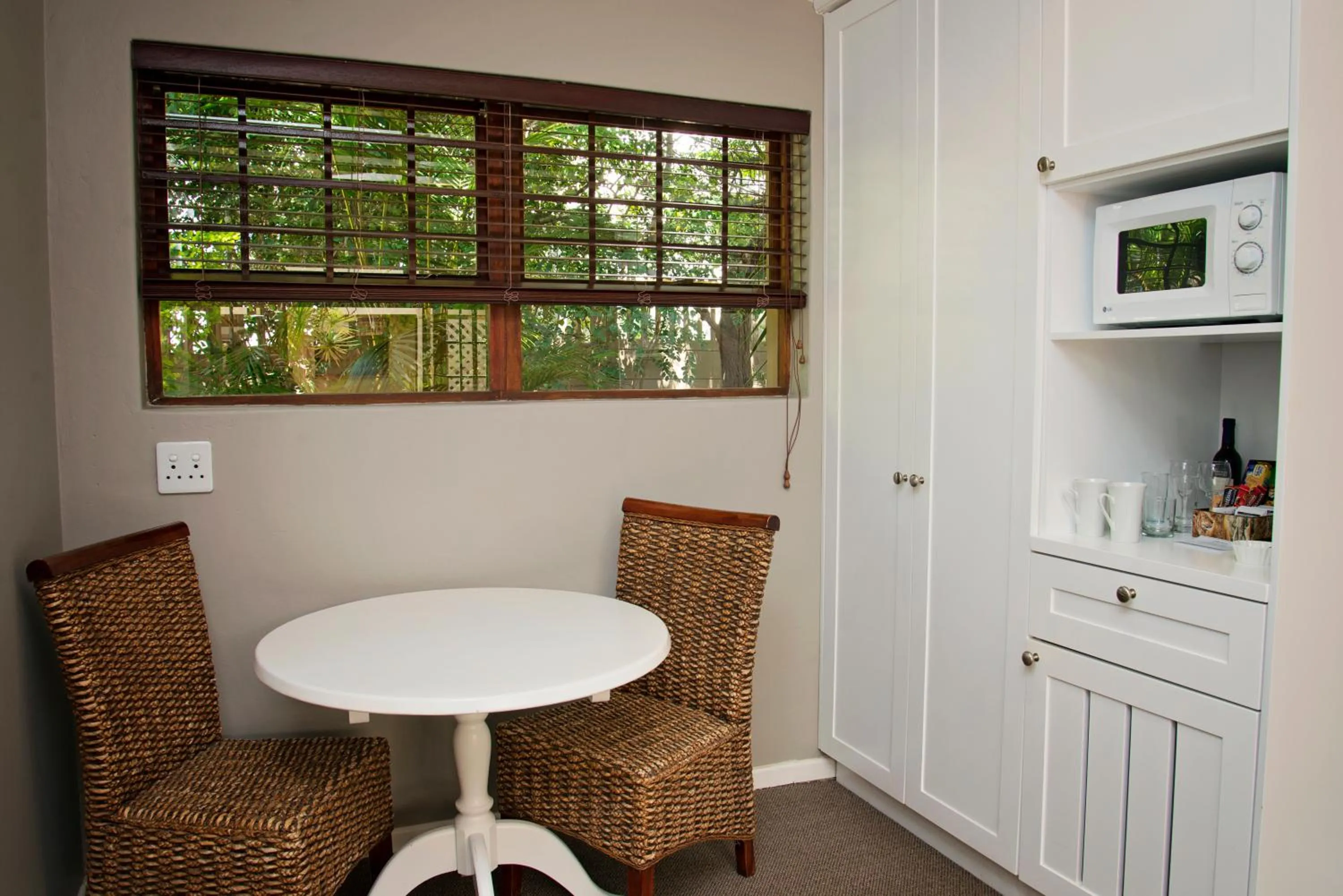 Coffee/tea facilities in Bayside Guesthouse