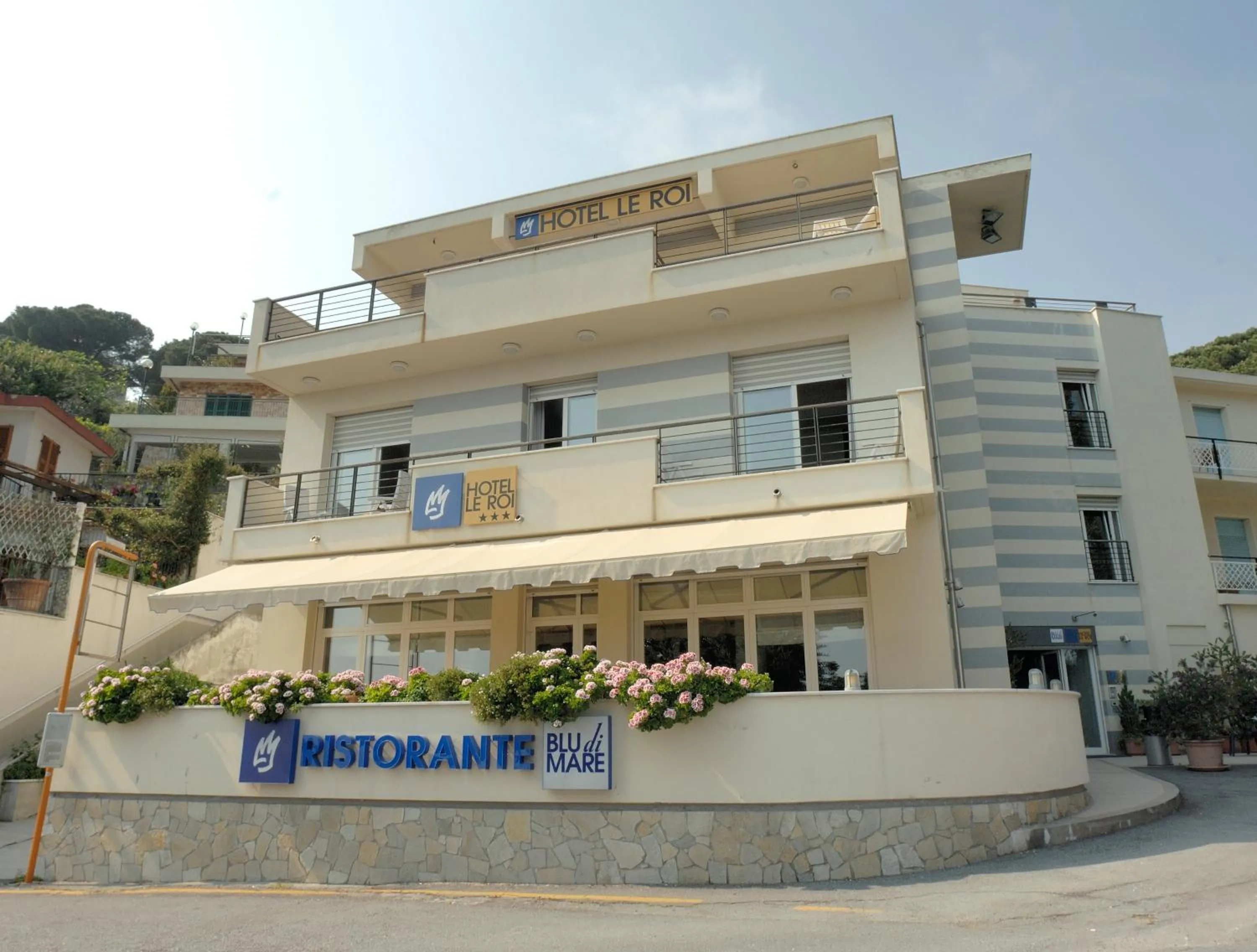 Facade/entrance in Hotel Le Roi