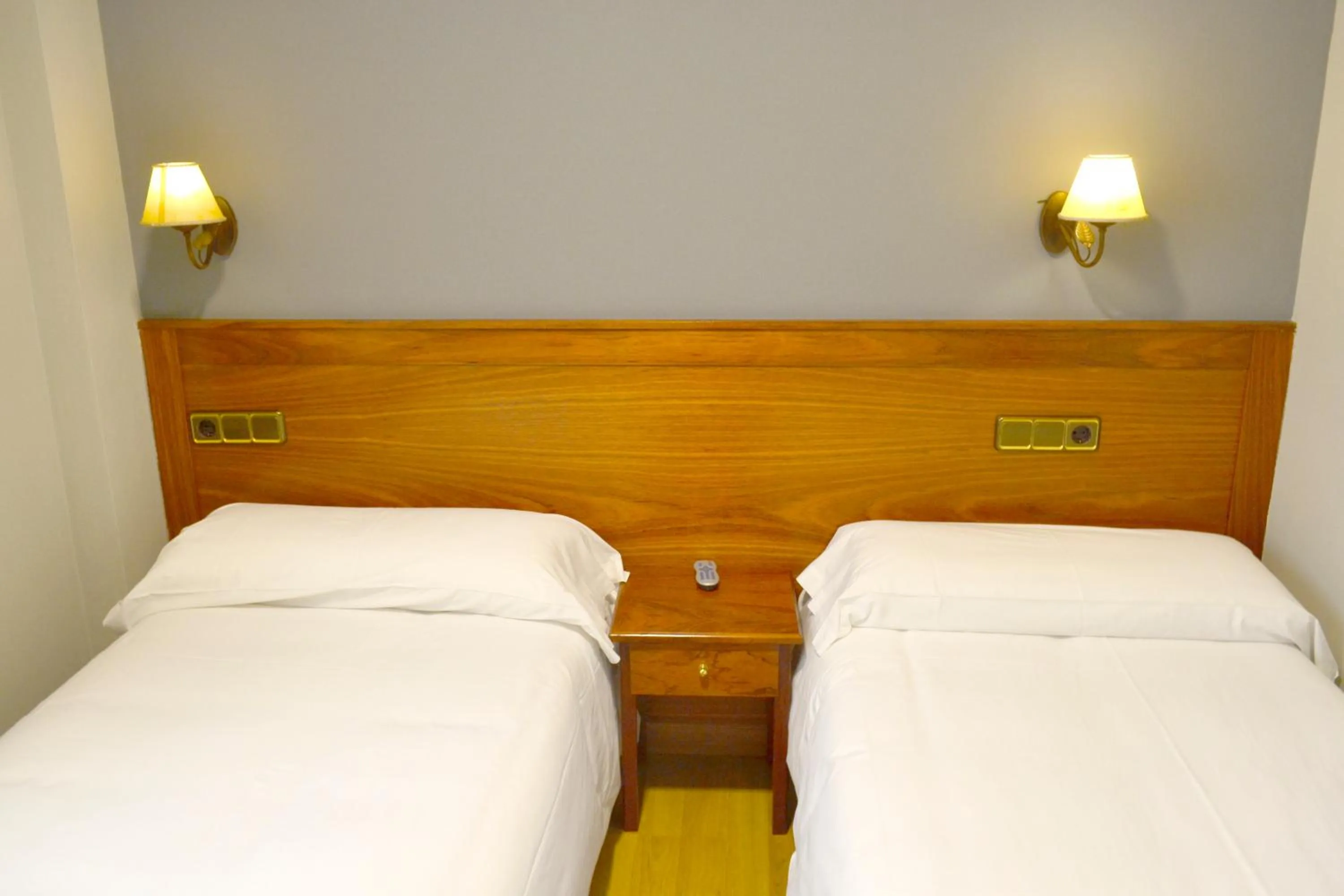 Photo of the whole room, Bed in Hotel Los Templarios