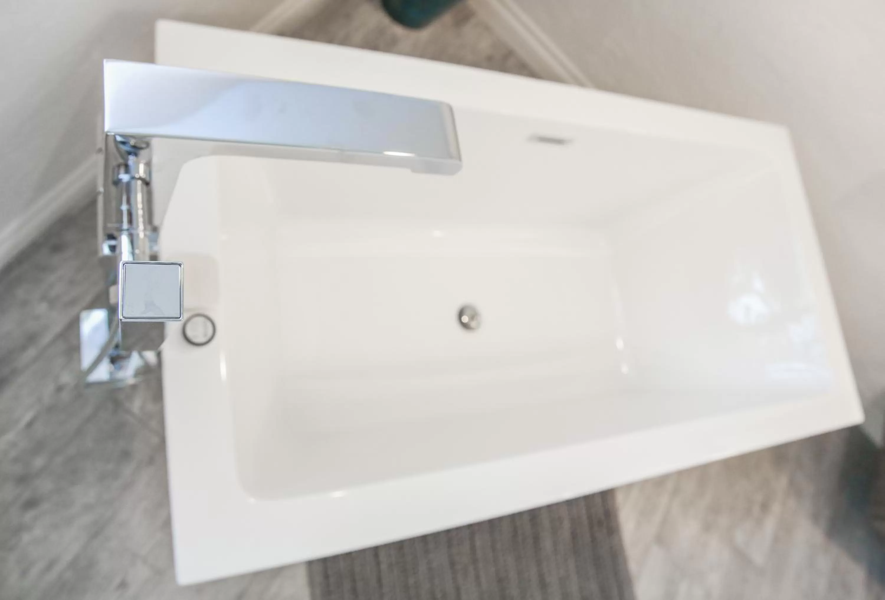 Hot Tub in The Eden House Vineyard