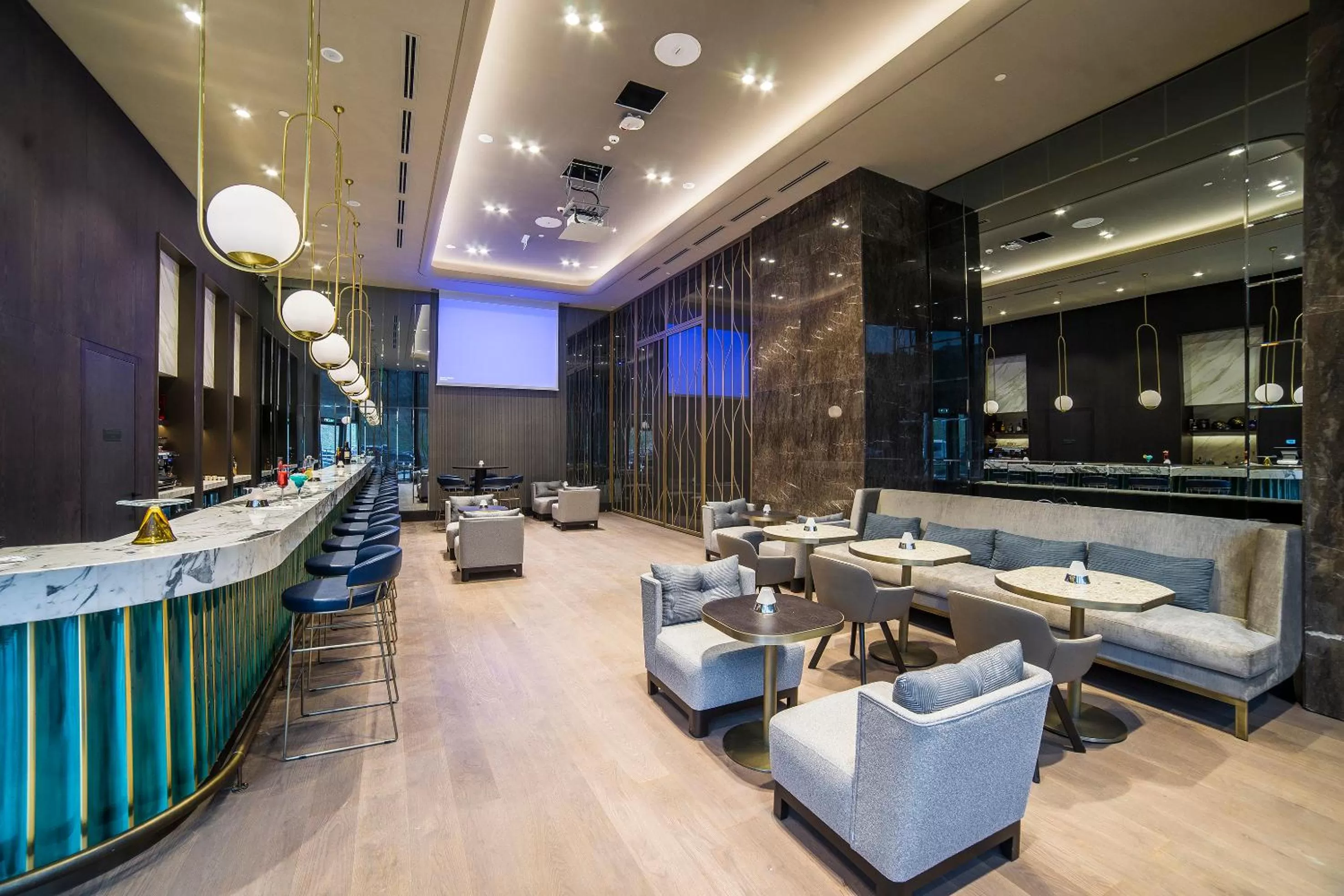 Lounge or bar in Radisson Collection Hotel, Vadistanbul