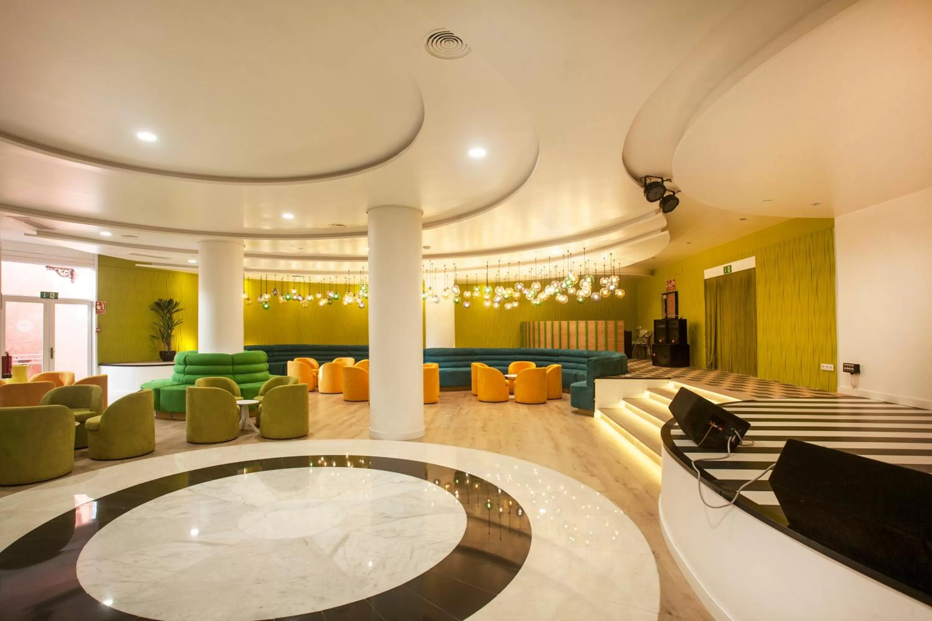 Nightclub / DJ in Villa Mandi Golf Resort