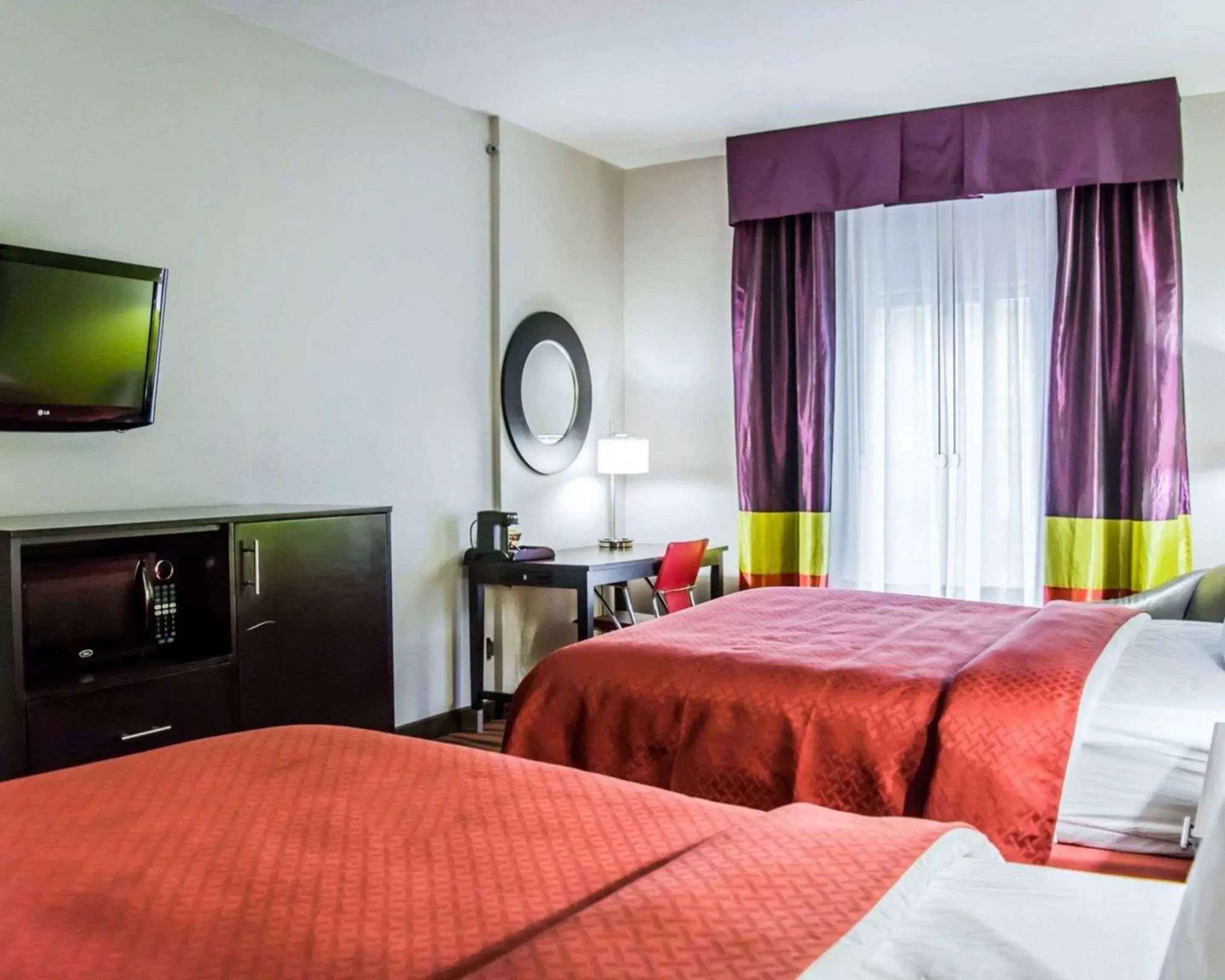 Queen Room with Two Queen Beds - Non-Smoking in Quality Suites Fort Myers I-75 Queen Room with Two Queen Beds - Non-Smoking in Quality Suites Fort Myers I-75