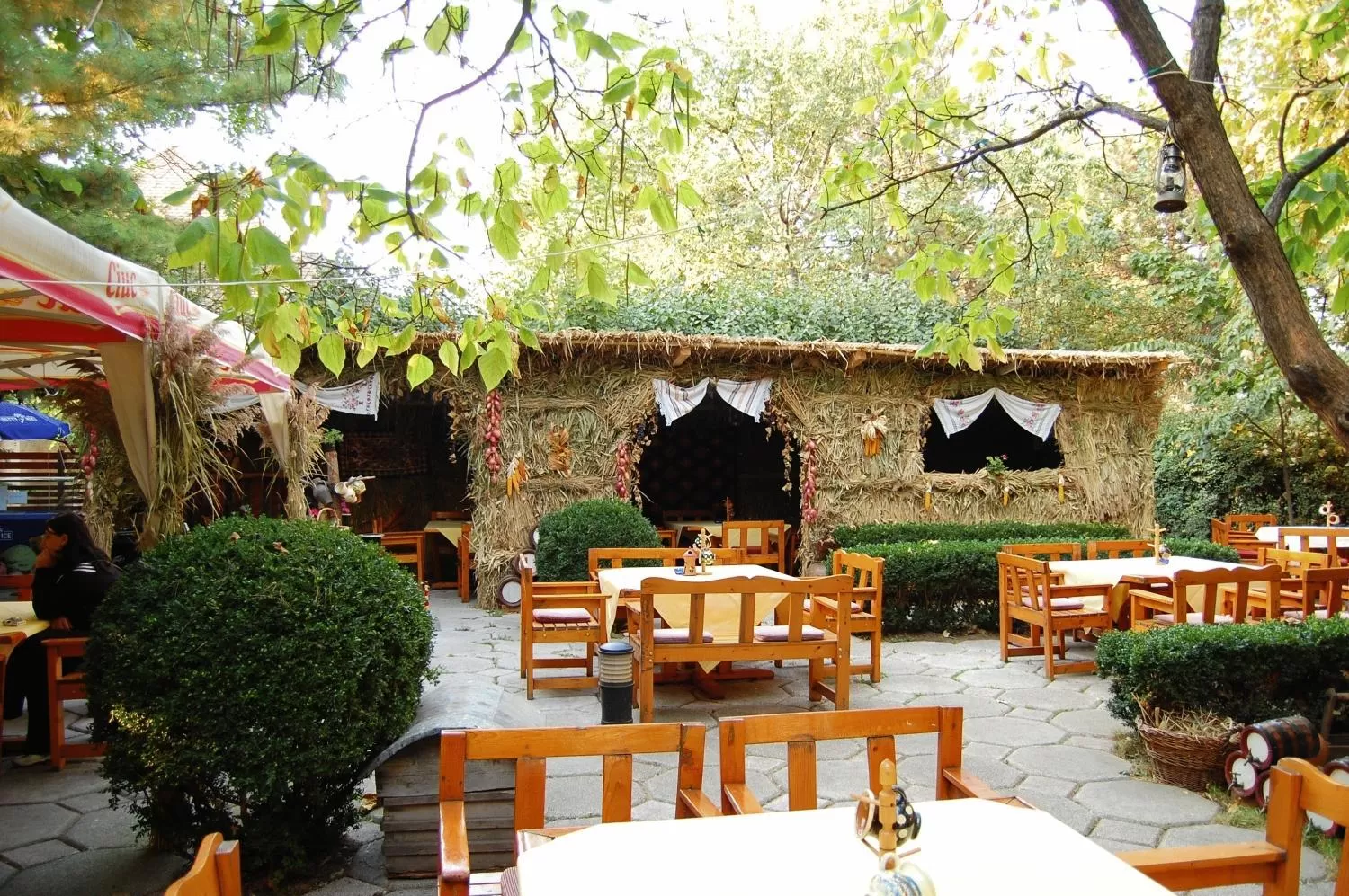 Restaurant/places to eat in Hotel Maria