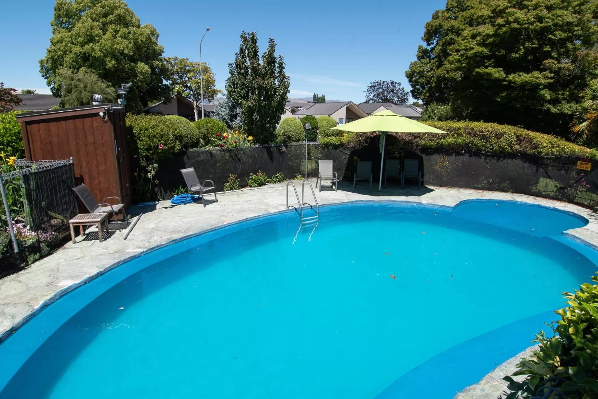 Swimming pool in Middle Park Motel