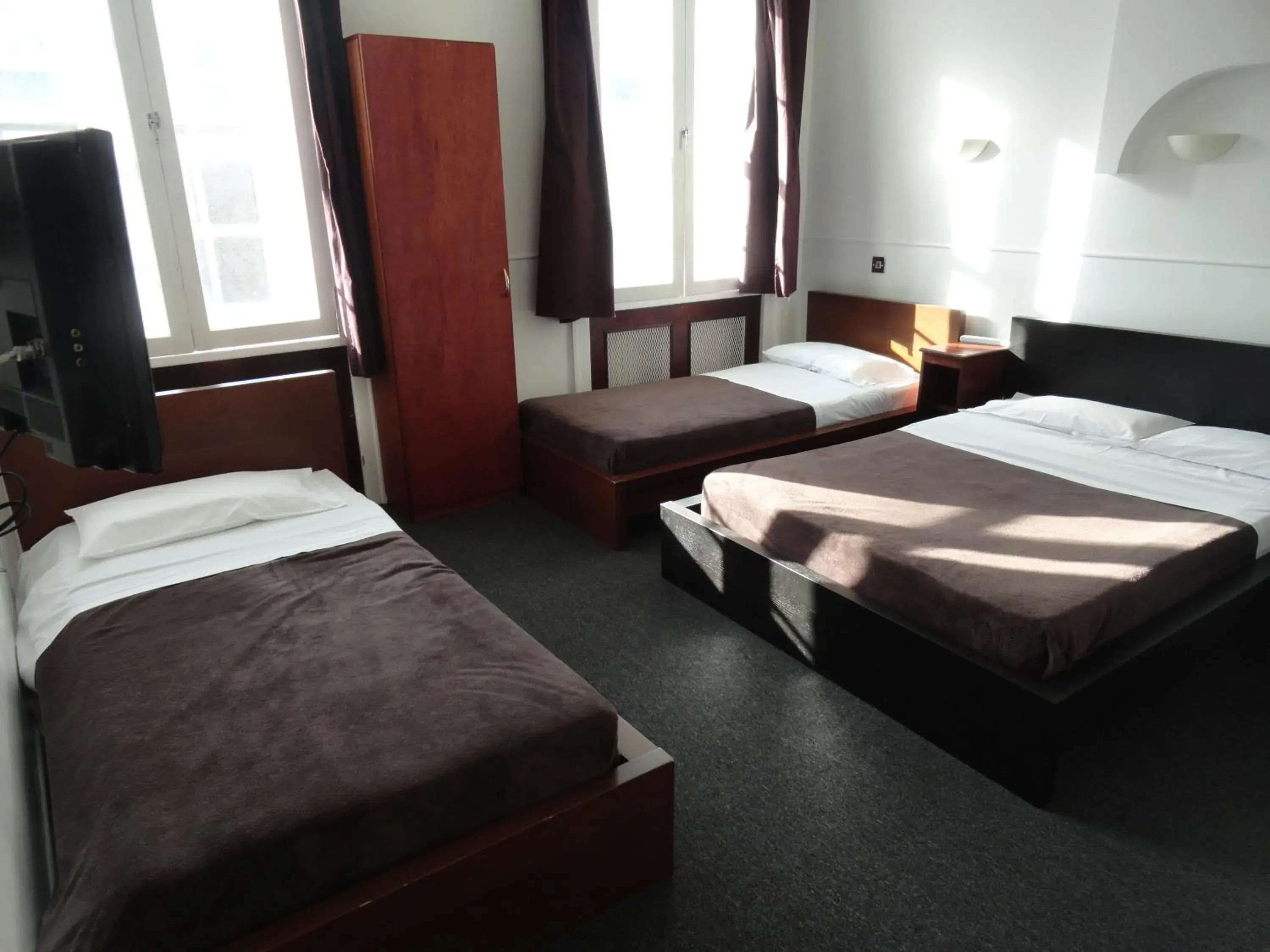 Quadruple Room in London Continental Hotel Quadruple Room in London Continental Hotel